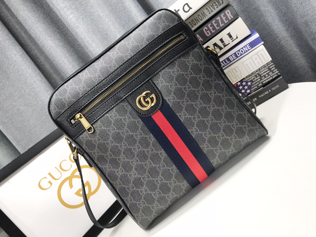 大号 ❤️💋 GG 沉浸在复古情怀之中，Ophidia家族又迎来了新的成员——男士斜背挎包！GG高级人造