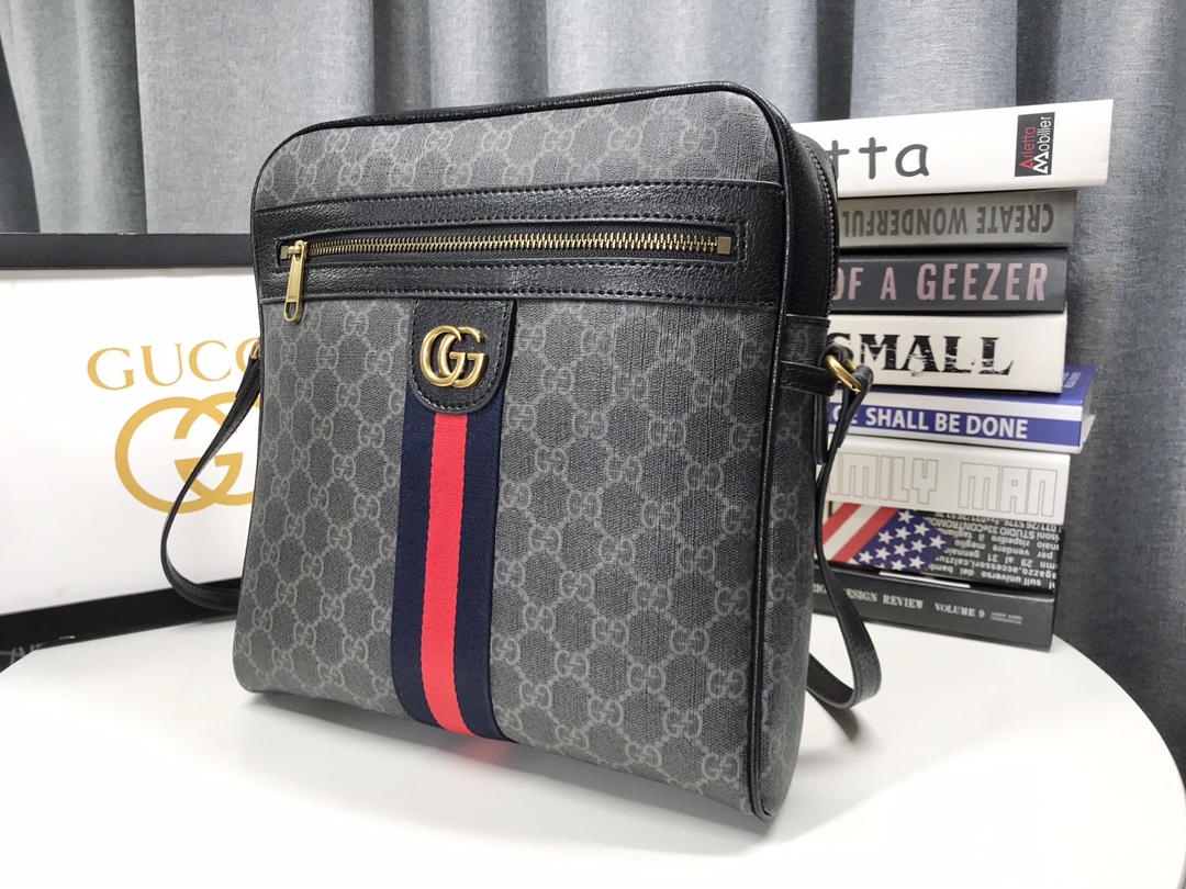 大号 ❤️💋 GG 沉浸在复古情怀之中，Ophidia家族又迎来了新的成员——男士斜背挎包！GG高级人造