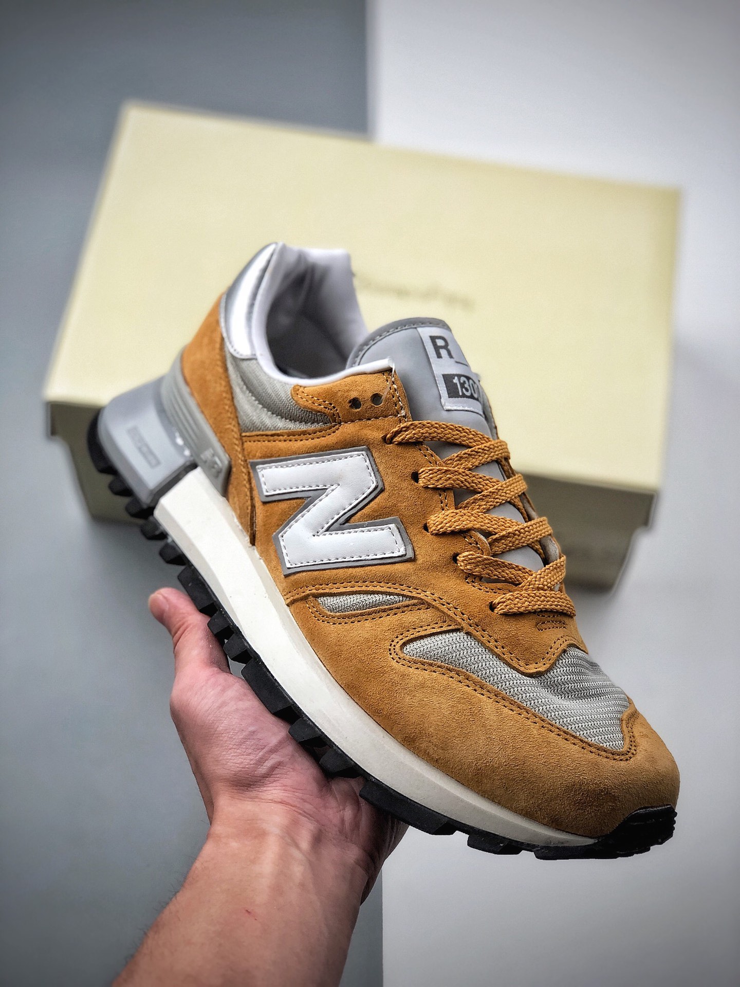 230 MADNESS x New Balance 新百伦 MS327系列复古休闲运动慢跑鞋 MS1300SG