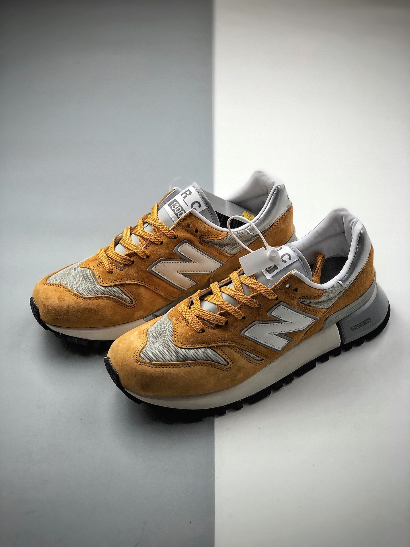 230 MADNESS x New Balance 新百伦 MS327系列复古休闲运动慢跑鞋 MS1300SG