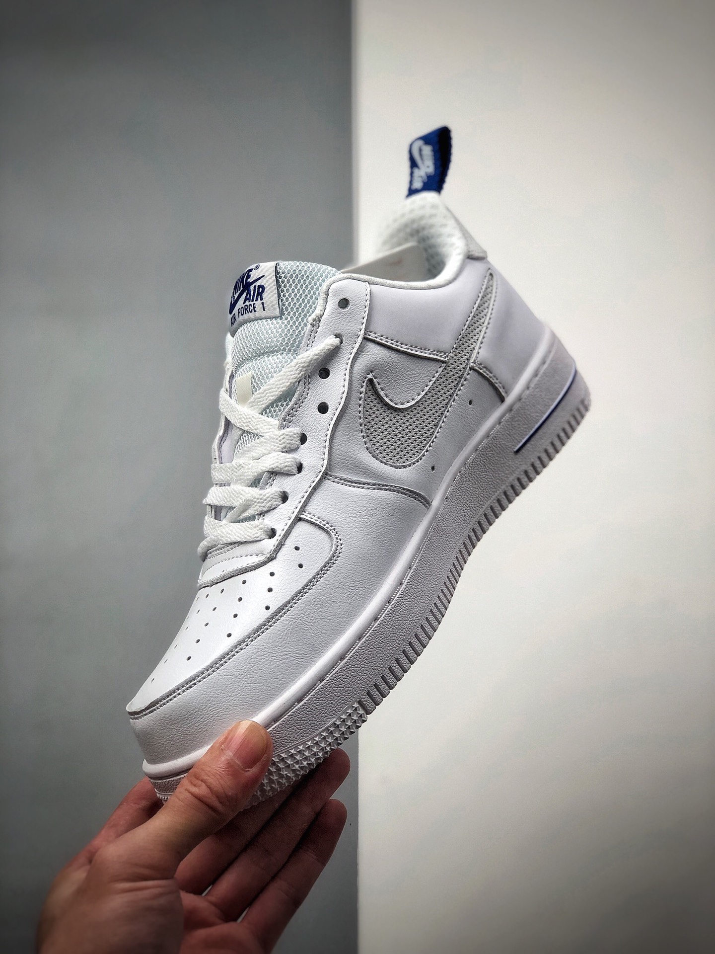 200  Nike 空军一号低帮运动休闲板鞋  货号：DC1429-100