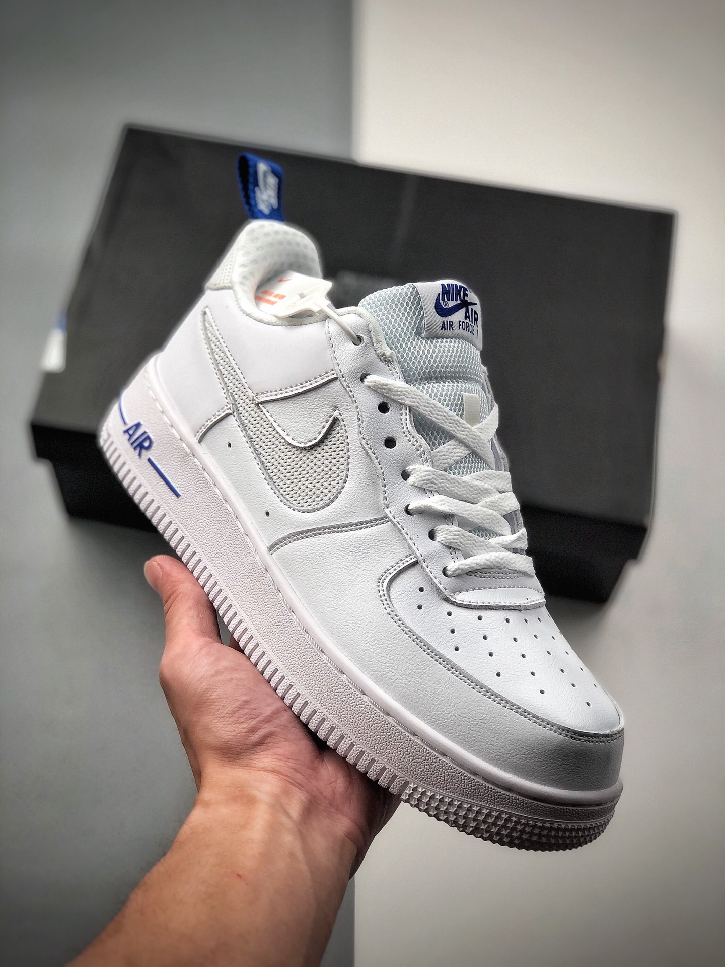 200  Nike 空军一号低帮运动休闲板鞋  货号：DC1429-100