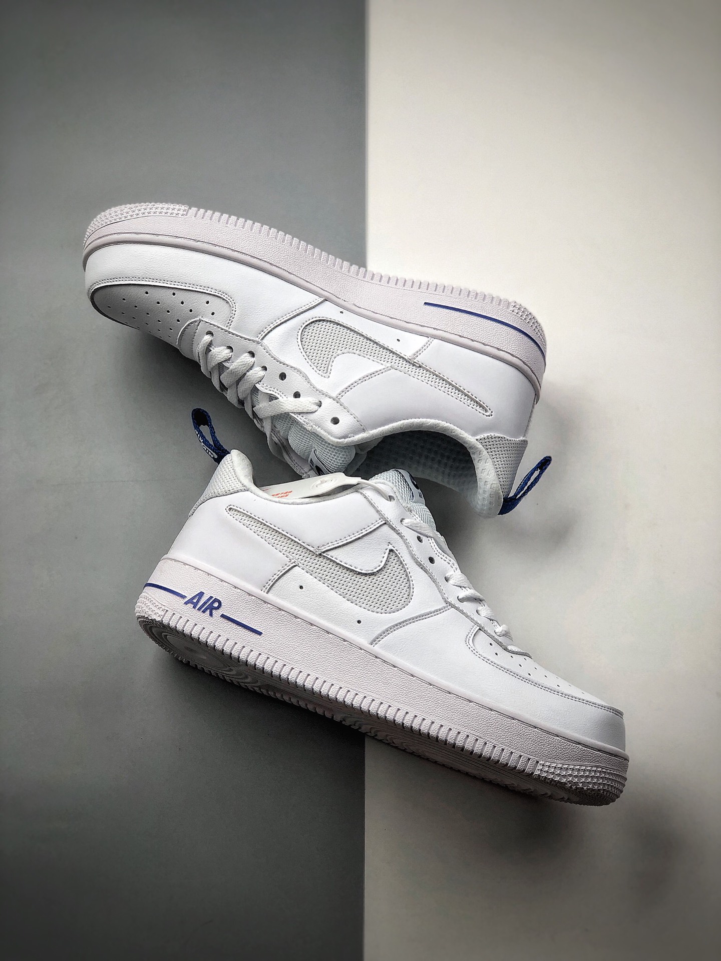 200  Nike 空军一号低帮运动休闲板鞋  货号：DC1429-100