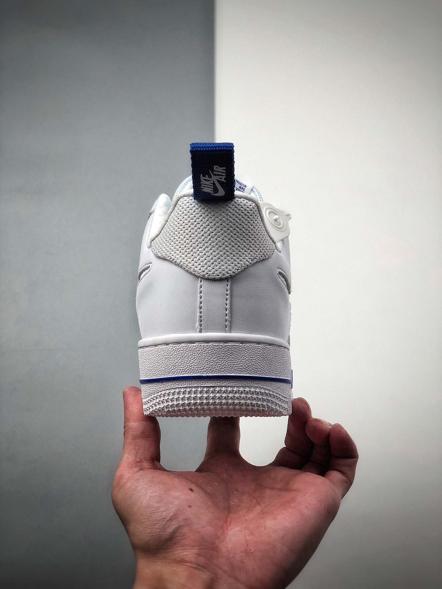 200  Nike 空军一号低帮运动休闲板鞋  货号：DC1429-100