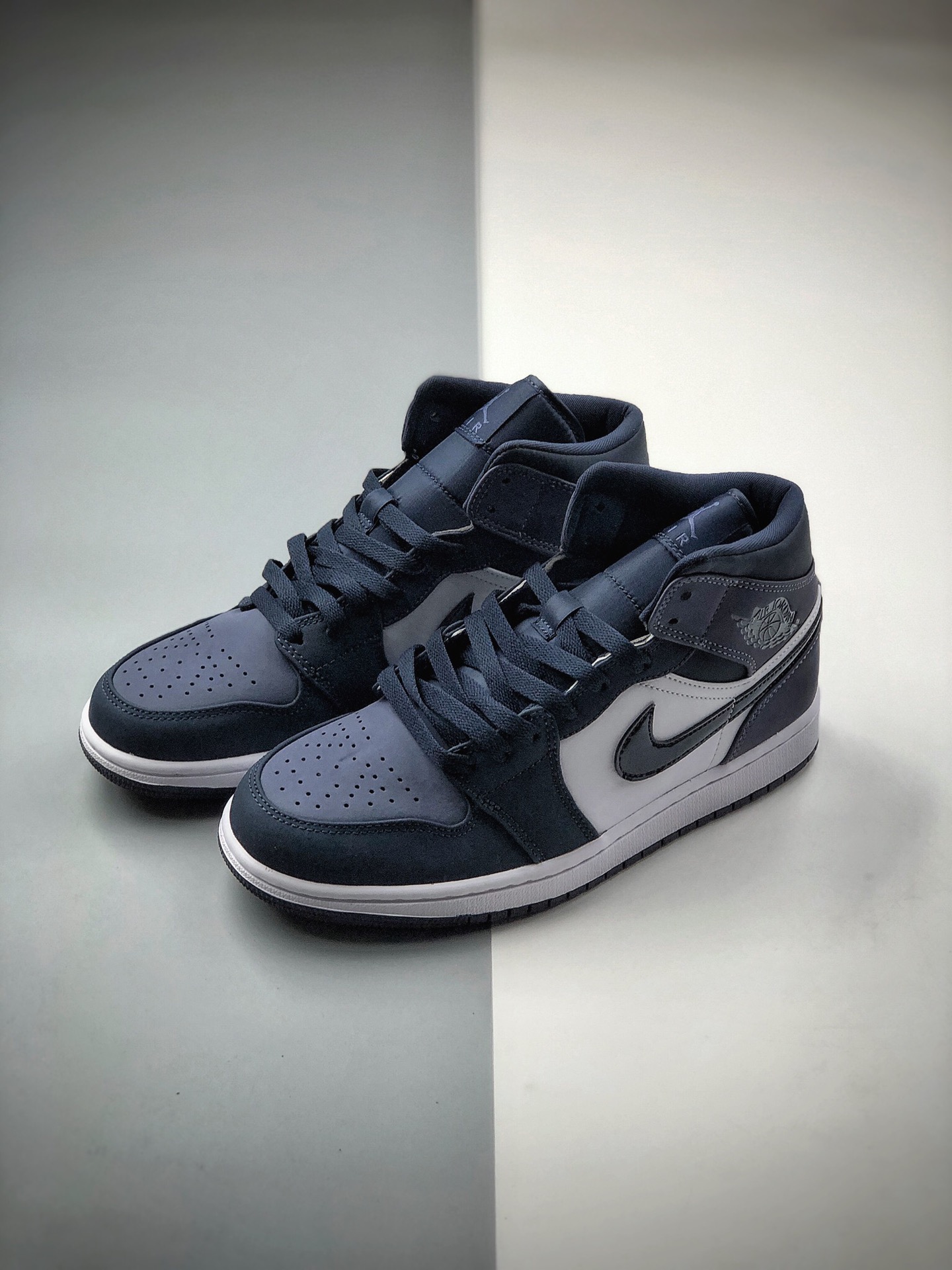 260  Air Jordan 1 Mid 蓝月Sanded Purple 最终版本 554724-445