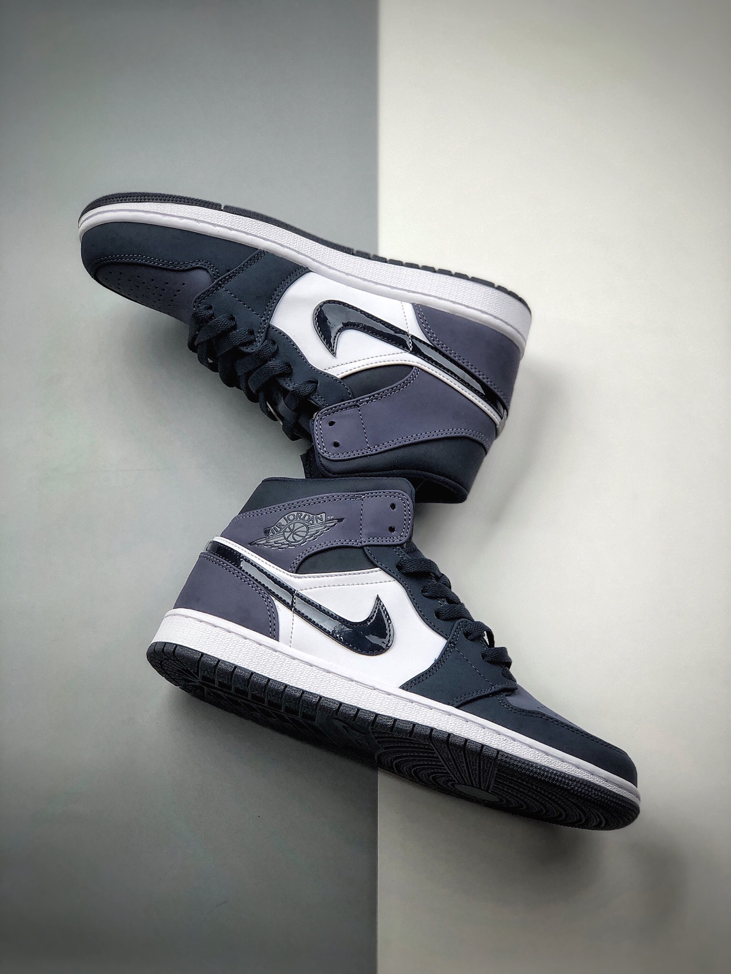 260  Air Jordan 1 Mid 蓝月Sanded Purple 最终版本 554724-445