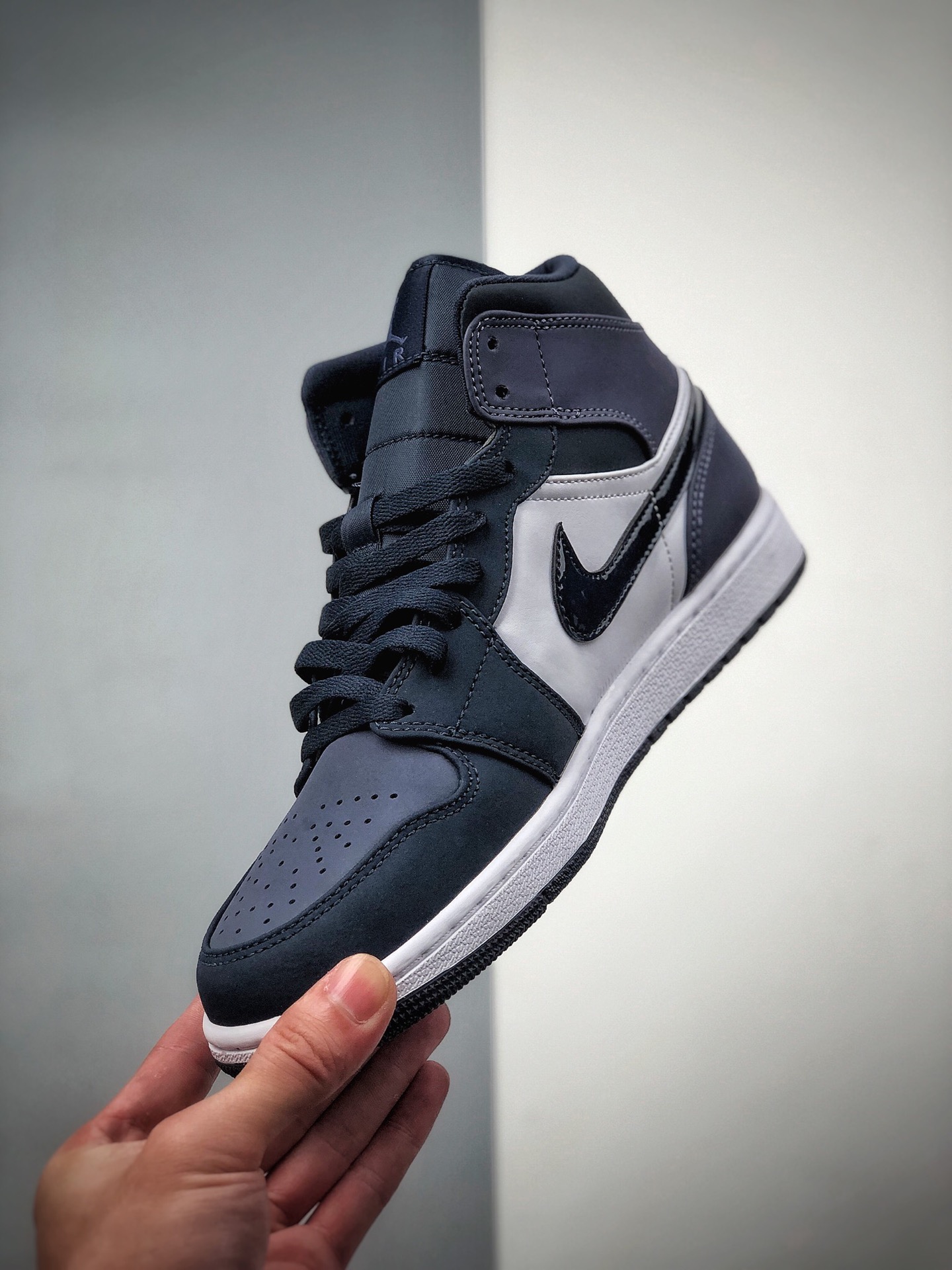 260  Air Jordan 1 Mid 蓝月Sanded Purple 最终版本 554724-445