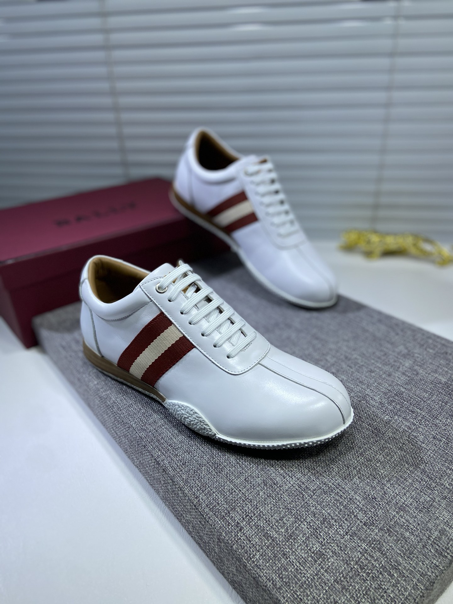 J0 BALLY巴利 经典重置 原单爆款香港专柜休闲鞋意大利原版头层牛皮鞋面奢华 水洗牛皮内里，欧美大师设计 完美造型 组合防滑橡胶耐磨大底，原单品质，超级百搭又高档不失品味，时尚、新颖绝对的焦点 38-44 码”},”old_time”:”1月前