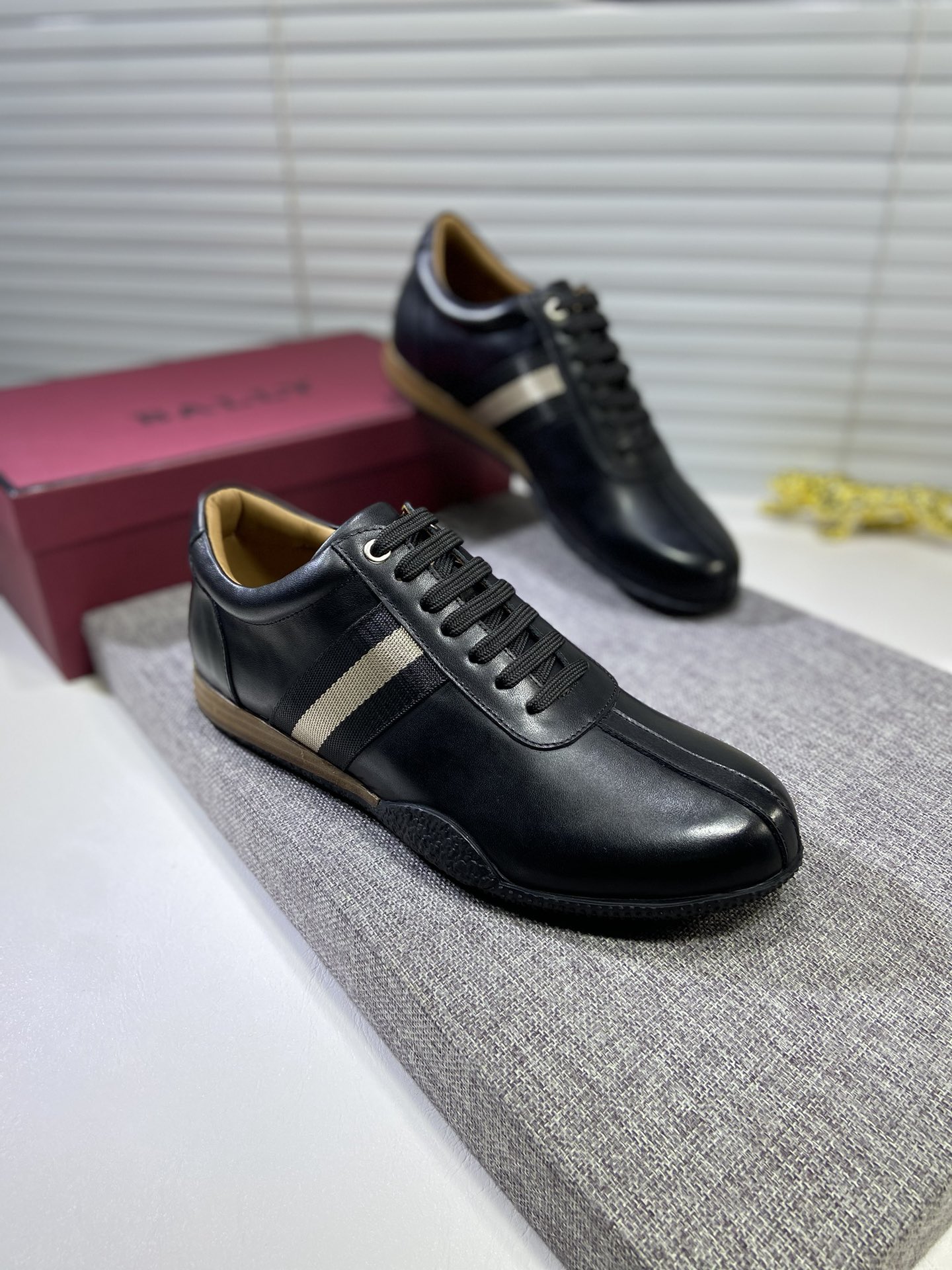 J0 BALLY巴利 经典重置 原单爆款香港专柜休闲鞋意大利原版头层牛皮鞋面奢华 水洗牛皮内里，欧美大师设计 完美造型 组合防滑橡胶耐磨大底，原单品质，超级百搭又高档不失品味，时尚、新颖绝对的焦点 38-44 码