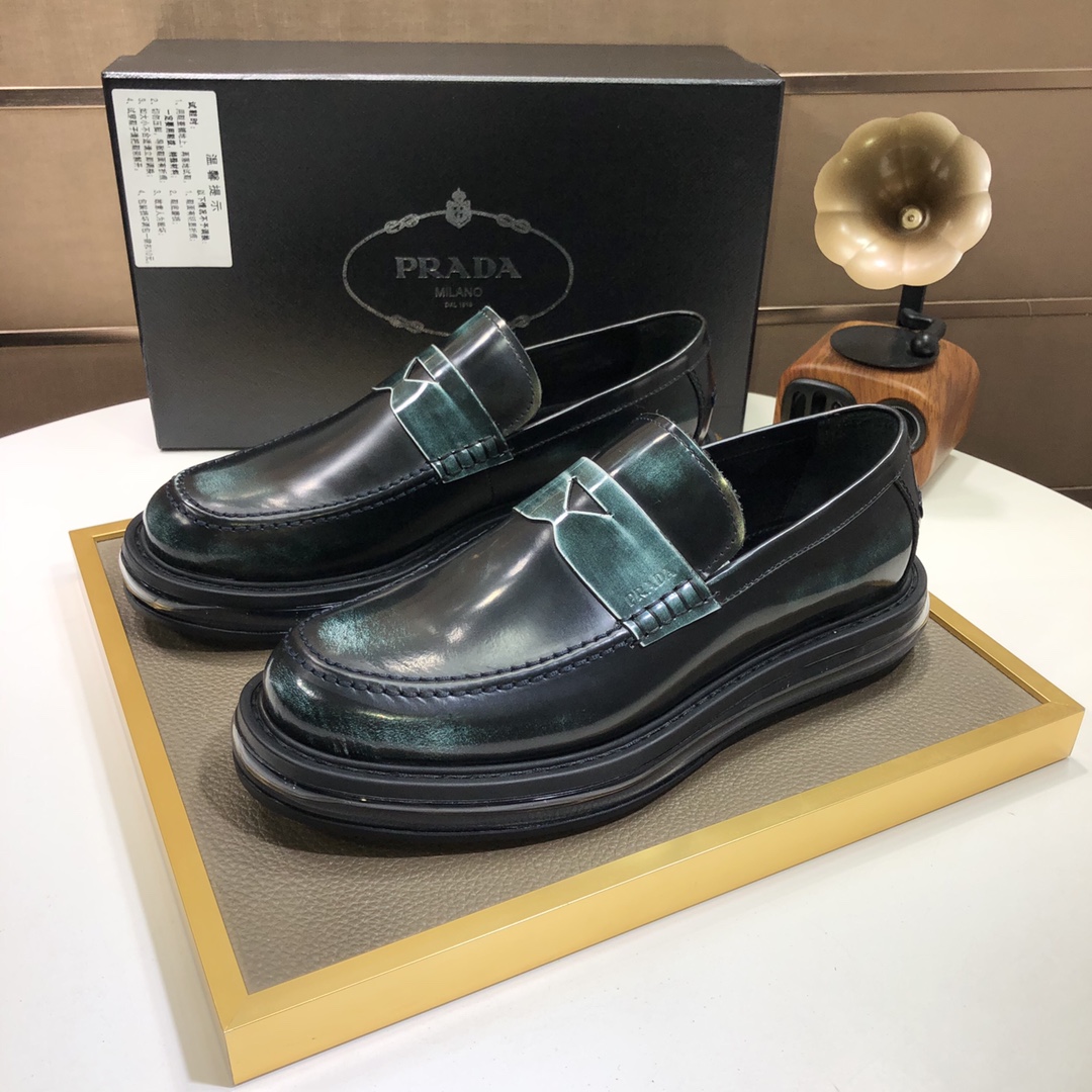 G5 普拉达全高端牛皮内里🍀最新真皮商务西装鞋官网同步上市，意大利进口 头层牛皮一比一重金打造，💥官网1:1橡胶大底。穿着百搭，高档不失档次，彩色搭配气度不凡。此款四季款，穿在脚上魅力四射尽显大牌气质。标准码39-4338可以定做不退换