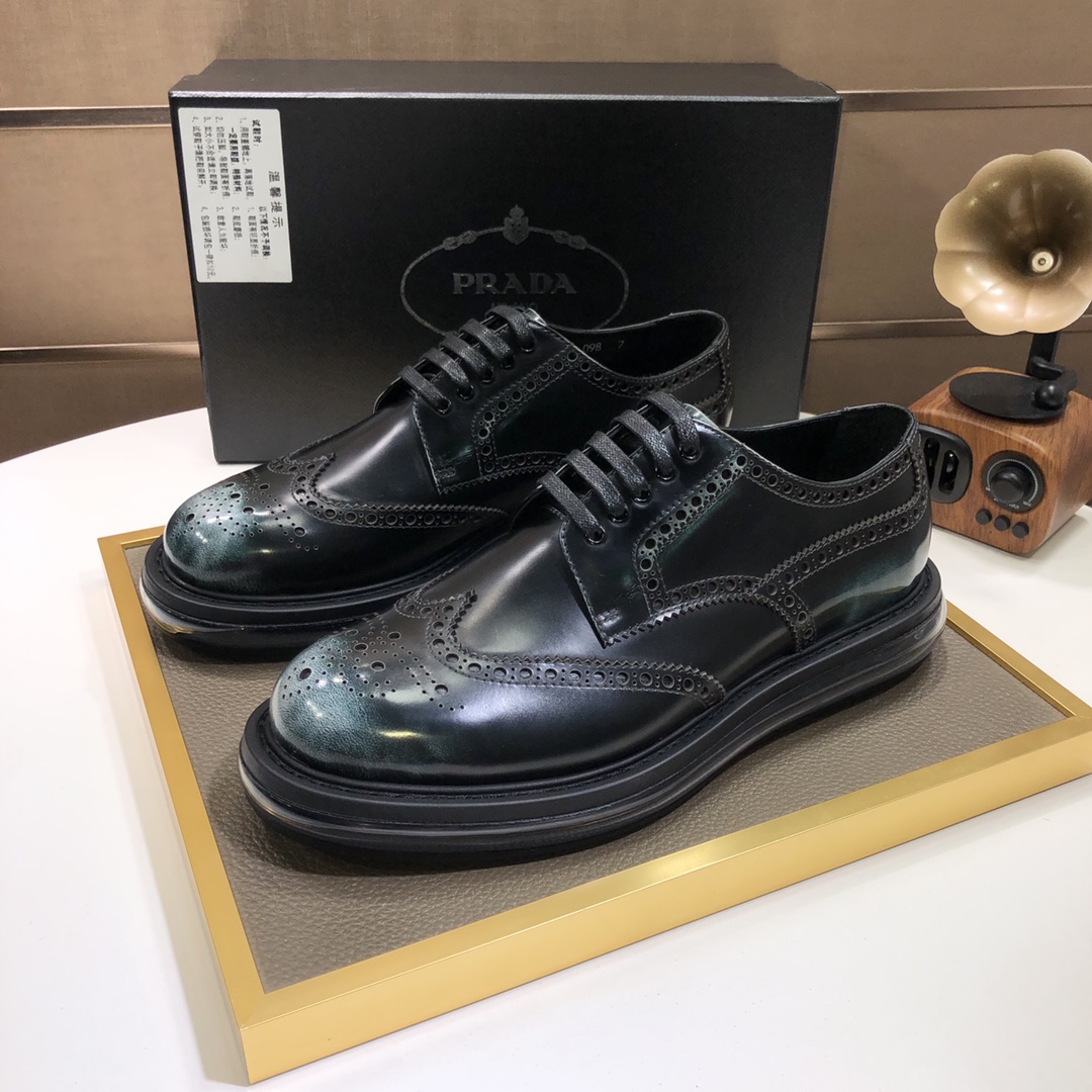 G5 普拉达全高端牛皮内里🍀最新真皮商务西装鞋官网同步上市，意大利进口 头层牛皮一比一重金打造，💥官网1:1橡胶大底。穿着百搭，高档不失档次，彩色搭配气度不凡。此款四季款，穿在脚上魅力四射尽显大牌气质。标准码39-4338可以定做不退换