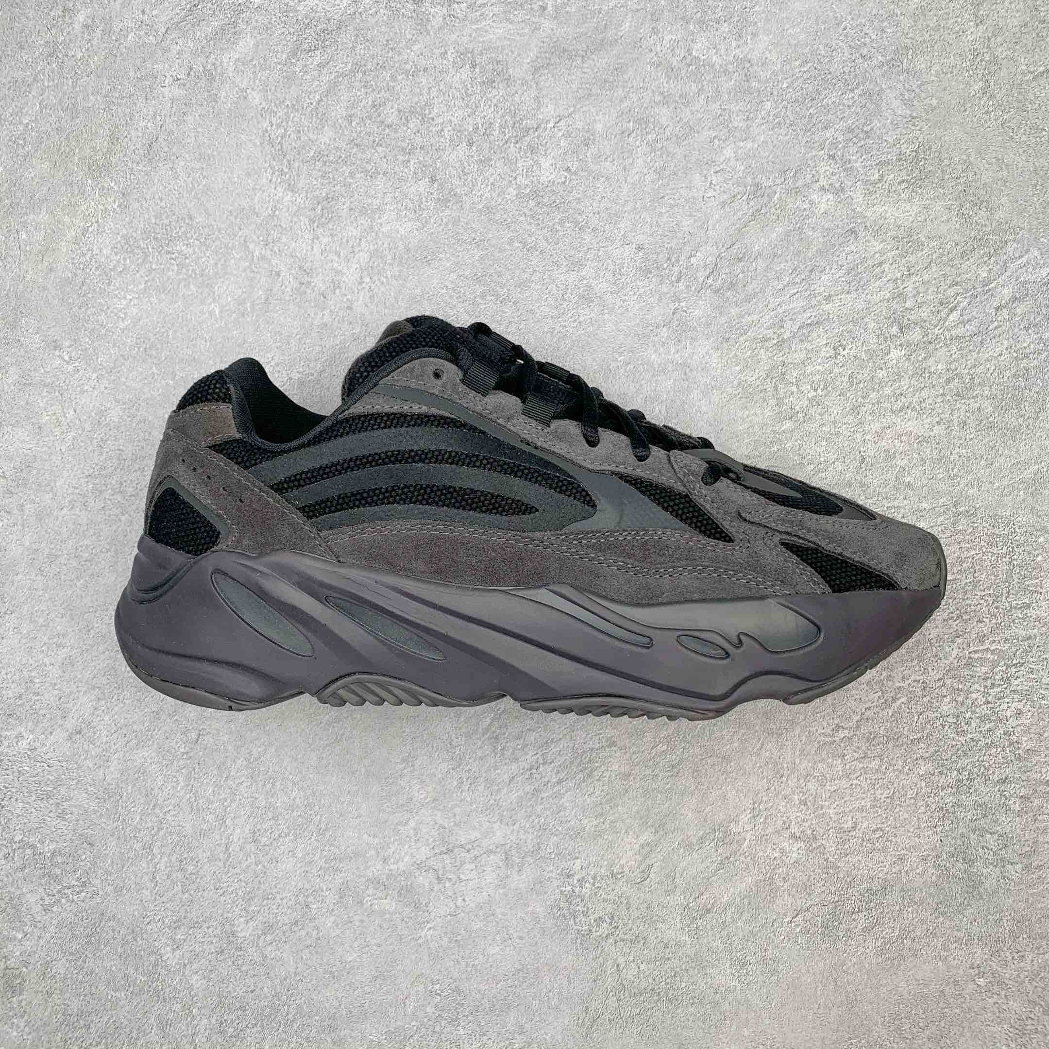 XP纯原YEEZY BOOST 700 V2 黑武士 FU6684 圈内高端卖家首选 完美零瑕疵 冲正绝不翻车 全套原厂楦头开版 原鞋开模 原厂EVA中底内嵌全掌巴斯夫原底 原厂材料渠道 遵循万邦指令单精准采购香州进口反绒长毛皮料 隆昌鞋身网面 原厂3M反光材质环保原胶水 全部均为原厂材料打造 实力代工厂高工艺组装❗️