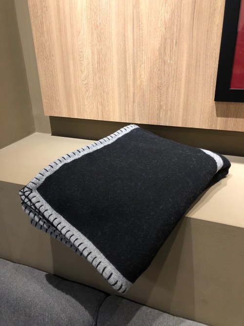 Elegant Chanel Wool and Cashmere Blanket - Versatile Style and Comfort 14 Elegant Chanel Wool and Cashmere Blanket - Versatile Style and Comfort