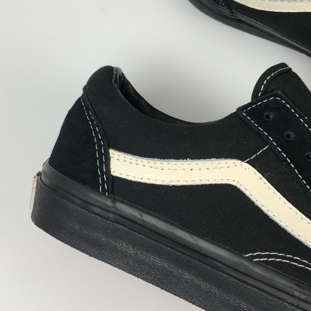 100 Vans Old Skool 万斯经典款黑武士配色休闲板鞋 VN0A4P3XTJ1