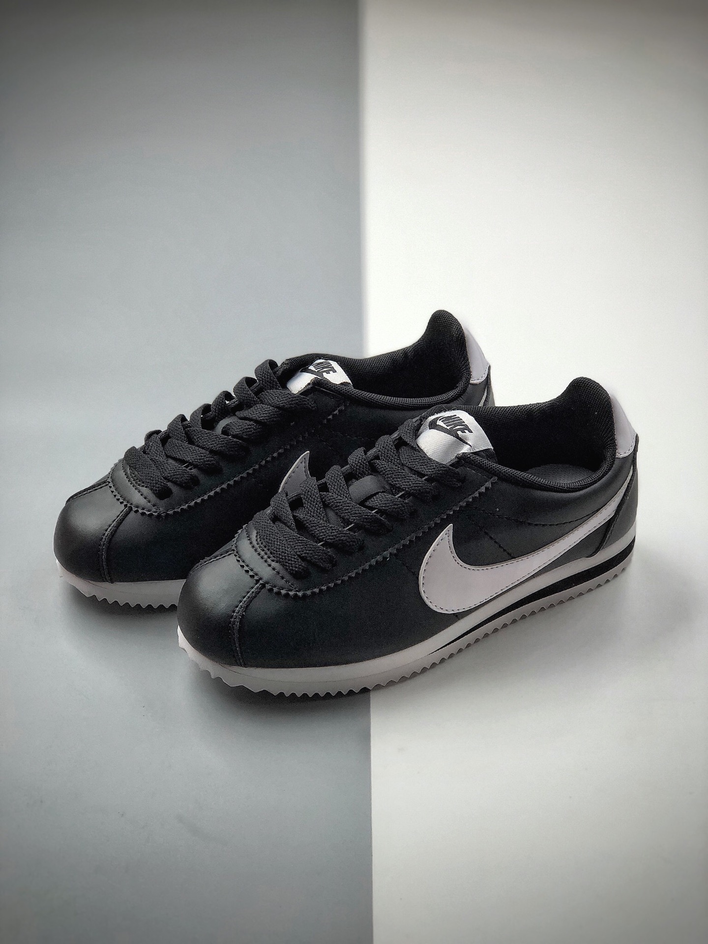 130 NIKE CLASSIC CORTEZ 阿甘白红勾