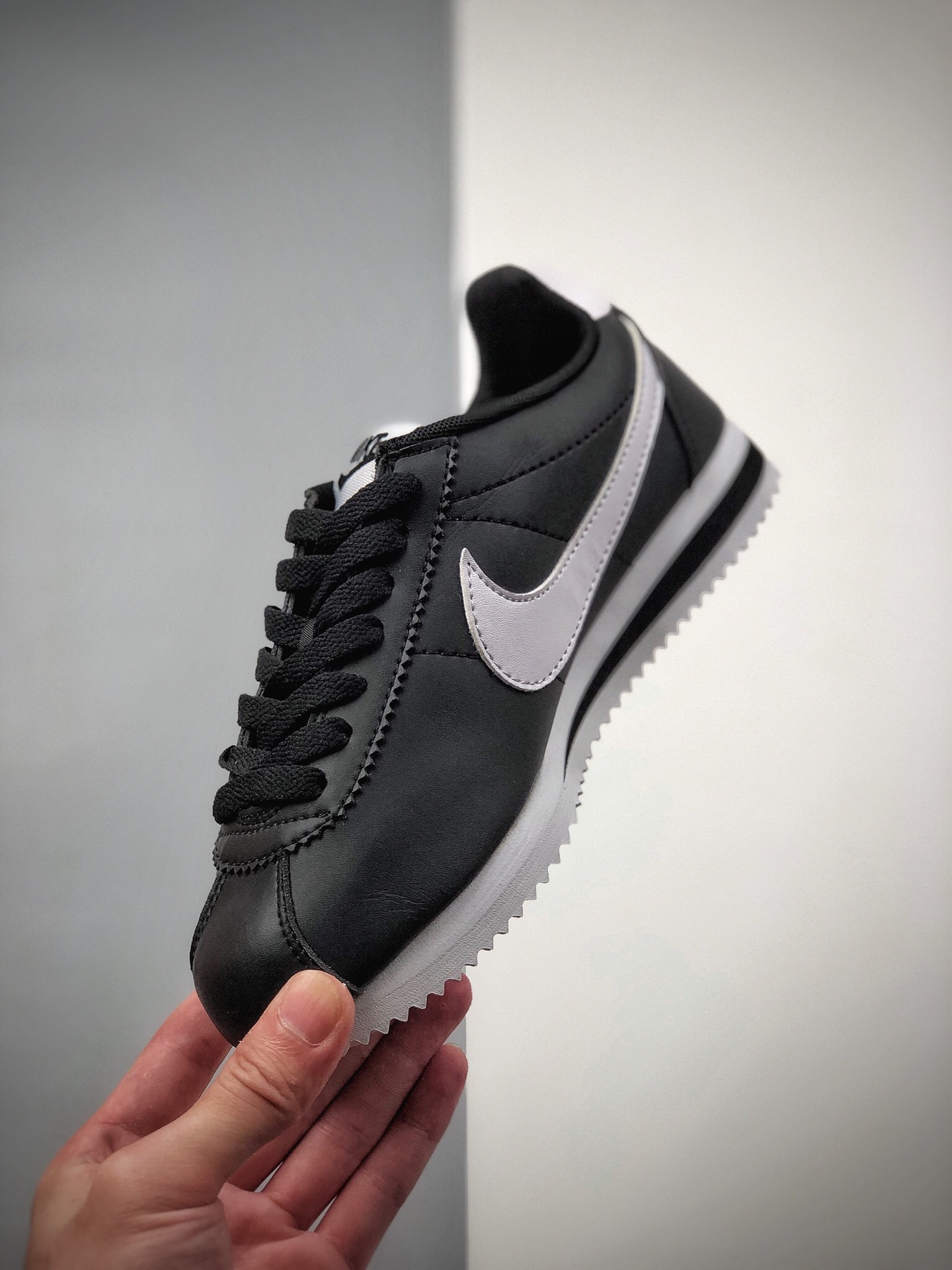 130 NIKE CLASSIC CORTEZ 阿甘白红勾