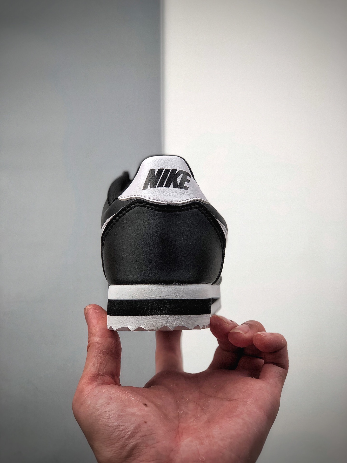 130 NIKE CLASSIC CORTEZ 阿甘白红勾