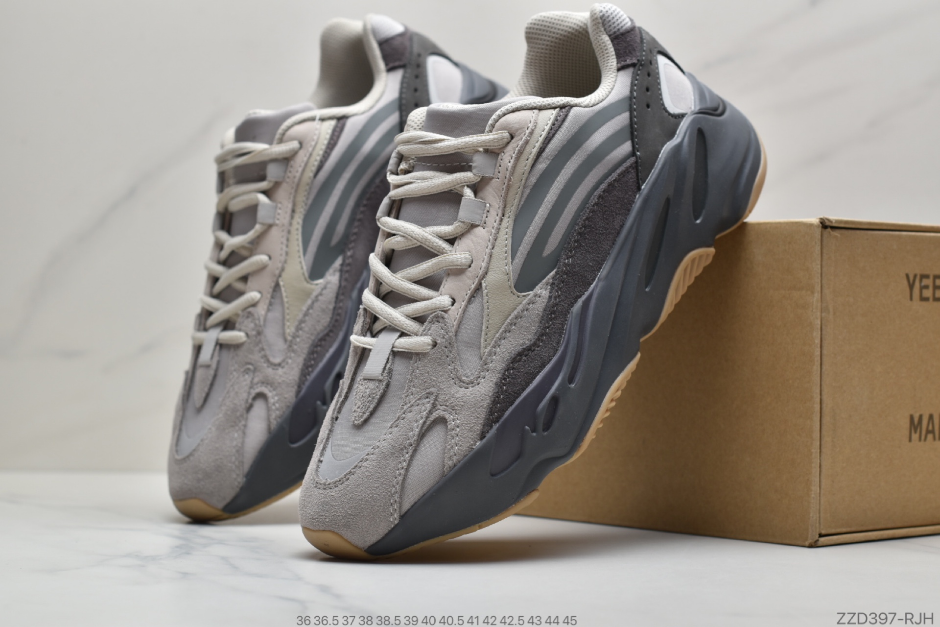 240 公司级阿迪达斯Adidas Yeezy 700 V2 Boost Runner