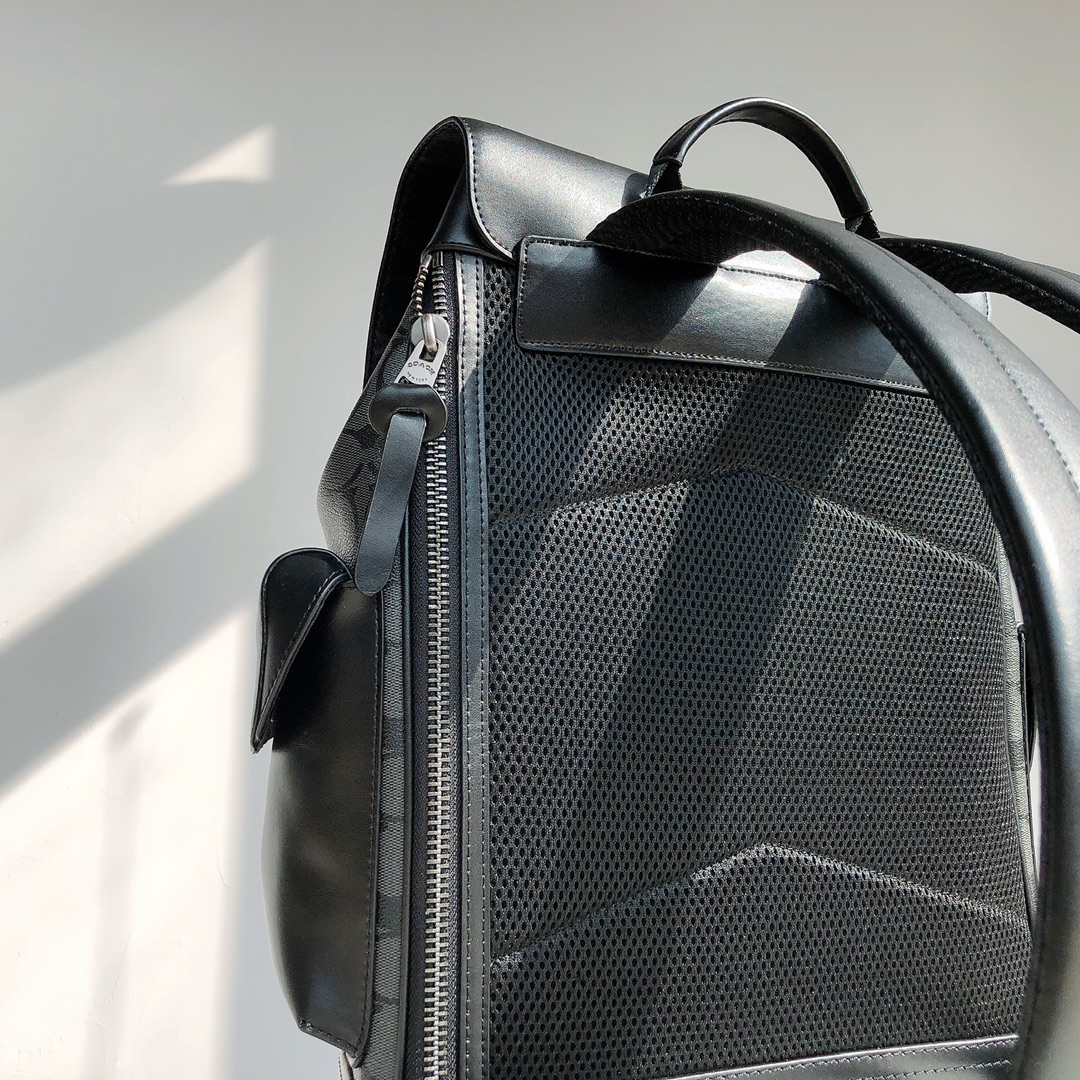 Coach 款号 40344 COACH蔻驰 黑色 男士老花帆布双肩背包 内置拉链/手机/多功能袋 内置安全扣口袋