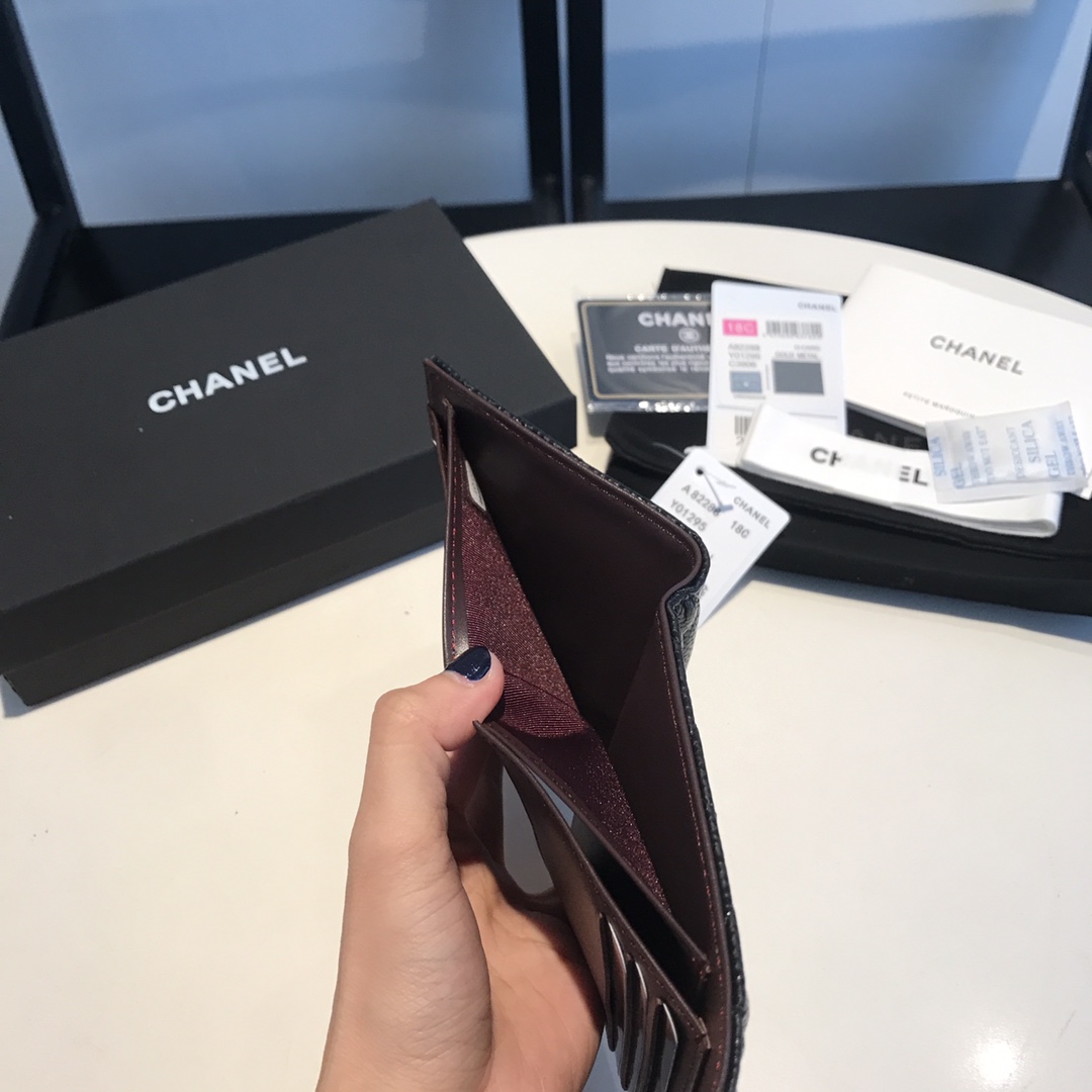 quilted short 3-fold wallet 🎀🎀 Counter's latest arrival, short 3-fold s 9