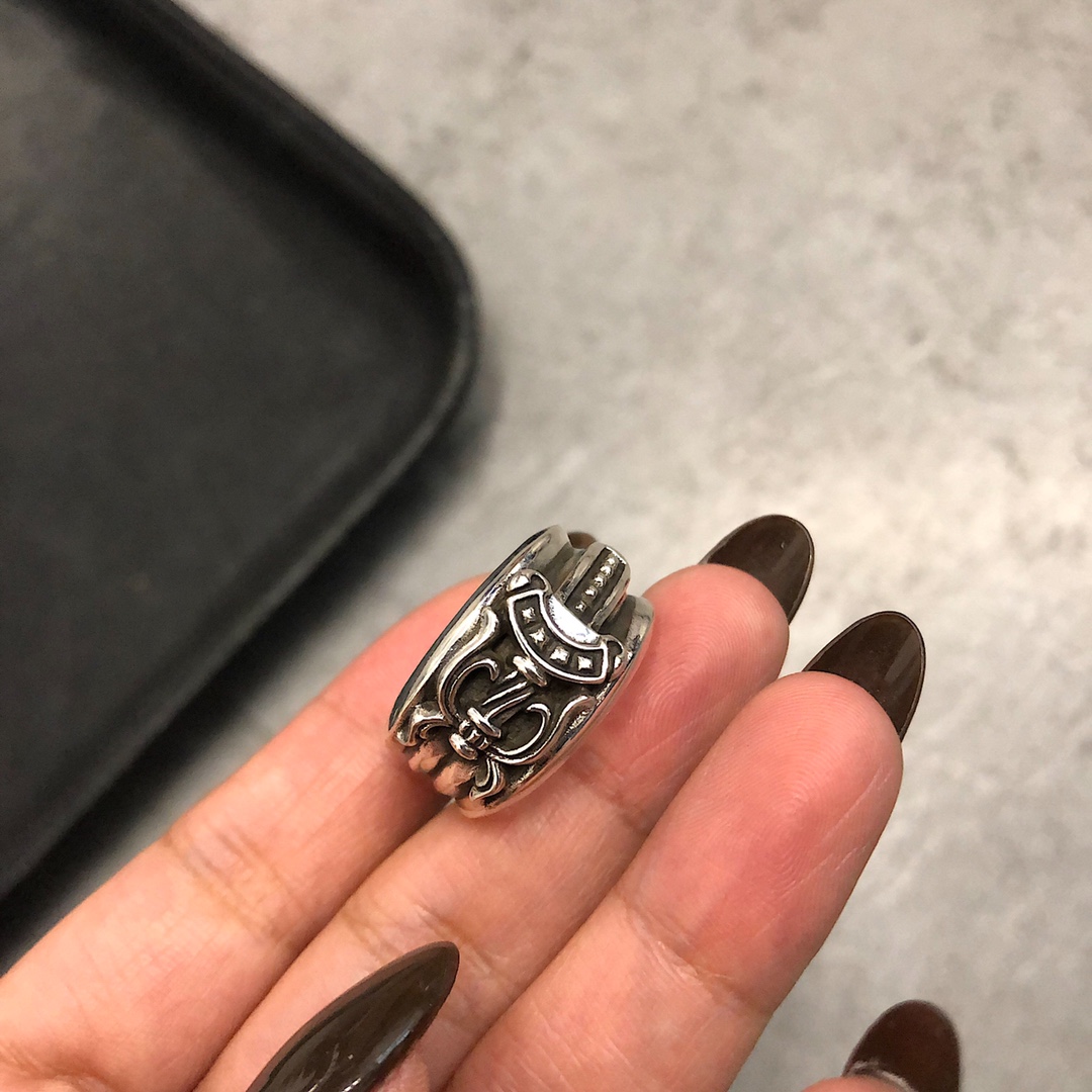 Chrome Hearts 𝐂𝐡𝐫𝐨𝐦𝐞 𝐡𝐞𝐚𝐫𝐭𝐬克罗心宝剑戒指