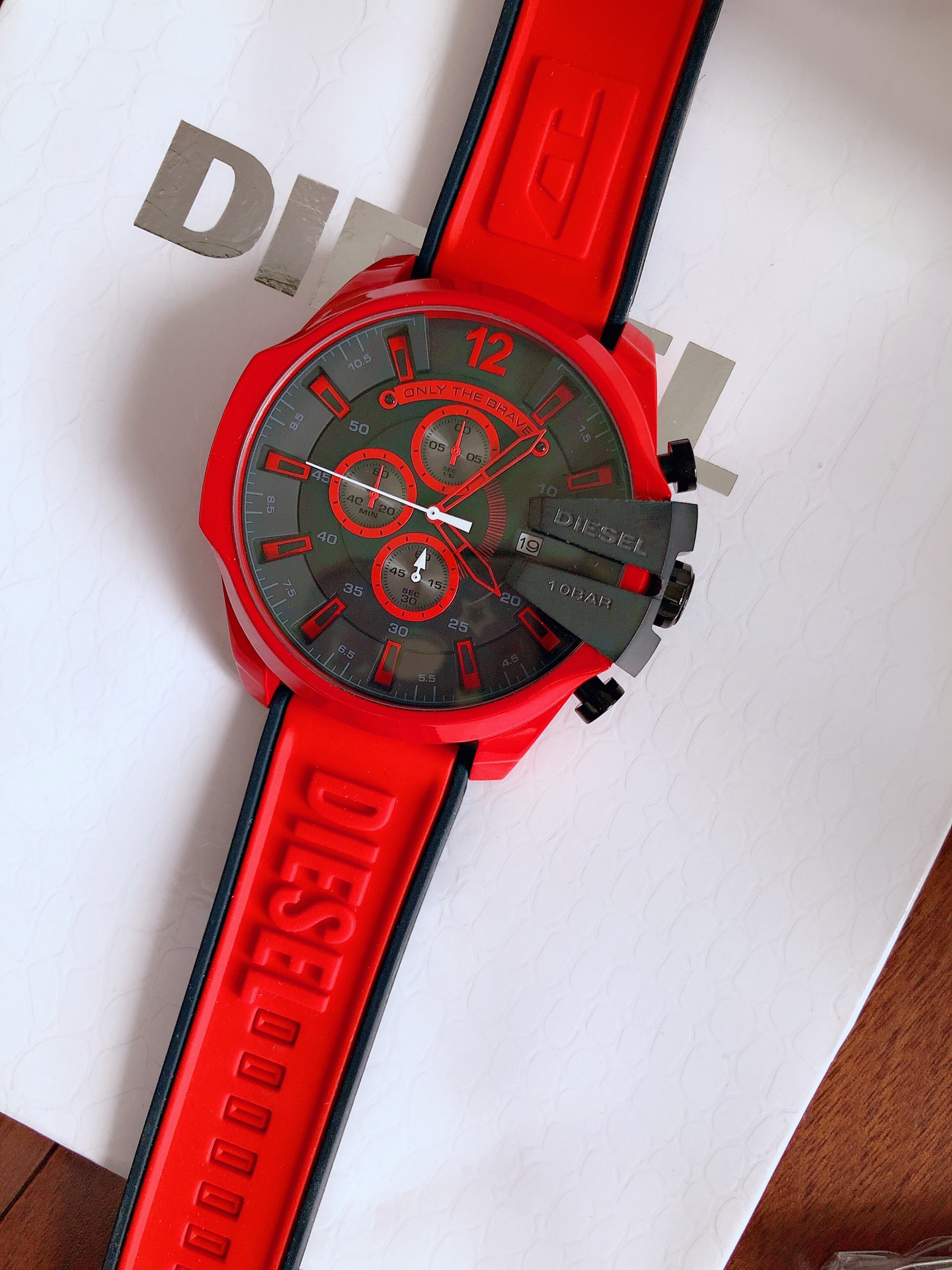 High-Quality Original Silicon Tape Watch: DIESEL DZ4526, 50mm x 12mm. Stone-Based Core, Mineral Glass, Steel Plating.