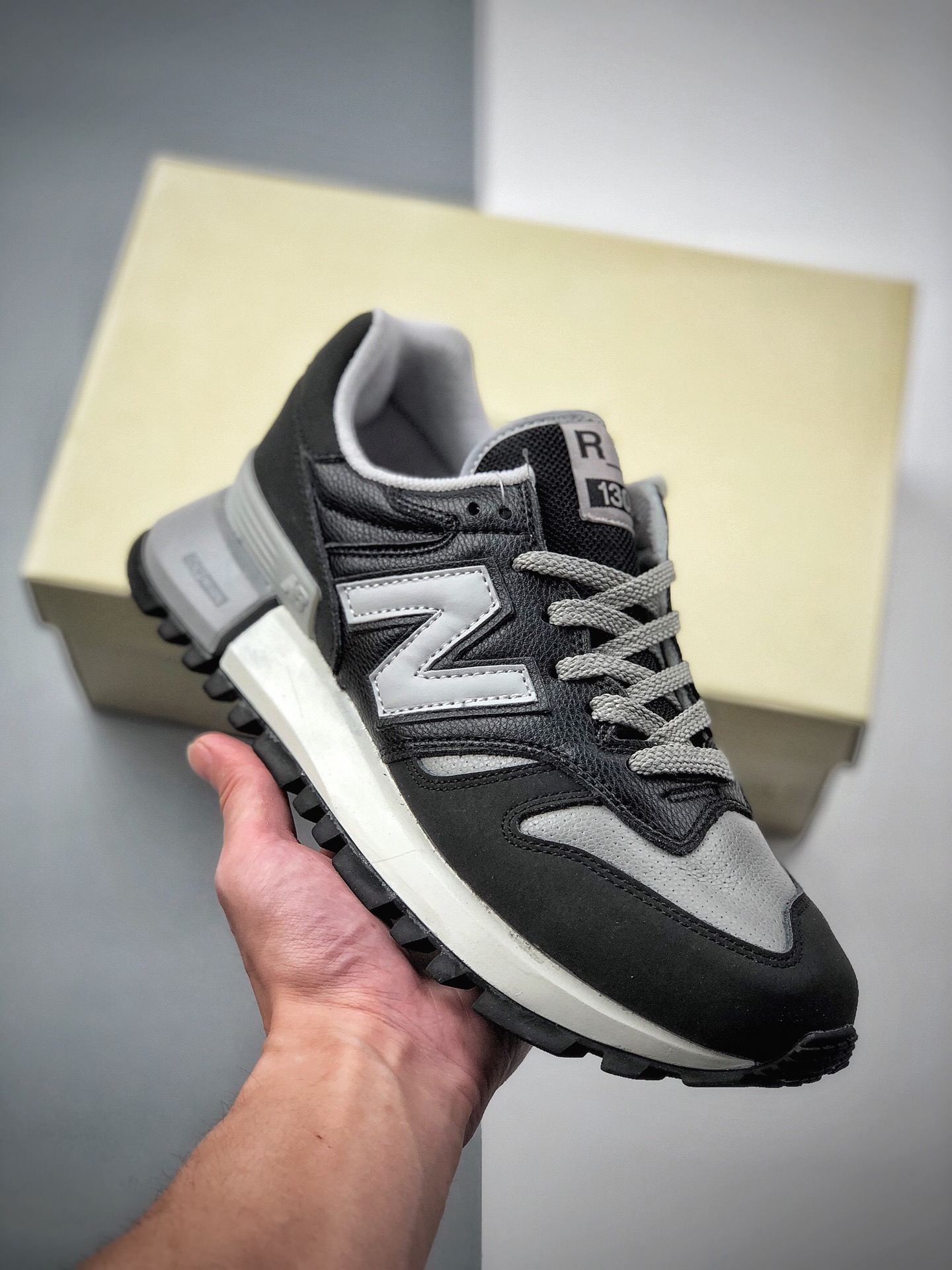 230 新百伦 New Balance 1300系列 复古休闲运动板鞋