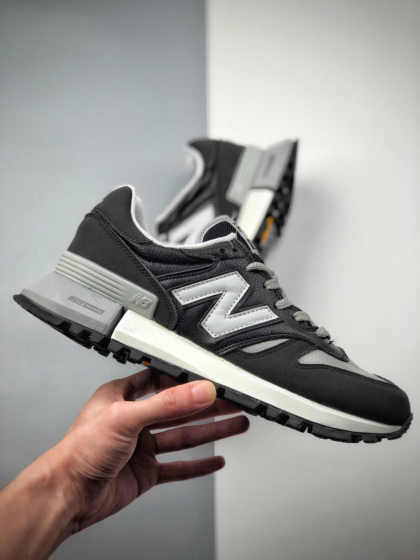 230 新百伦 New Balance 1300系列 复古休闲运动板鞋