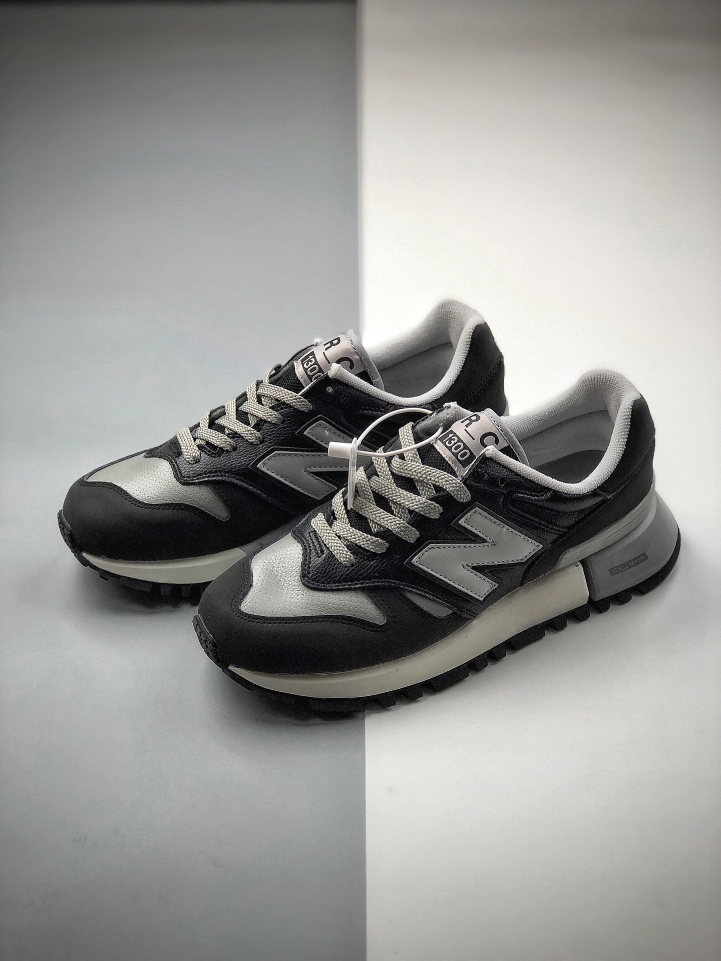 230 新百伦 New Balance 1300系列 复古休闲运动板鞋