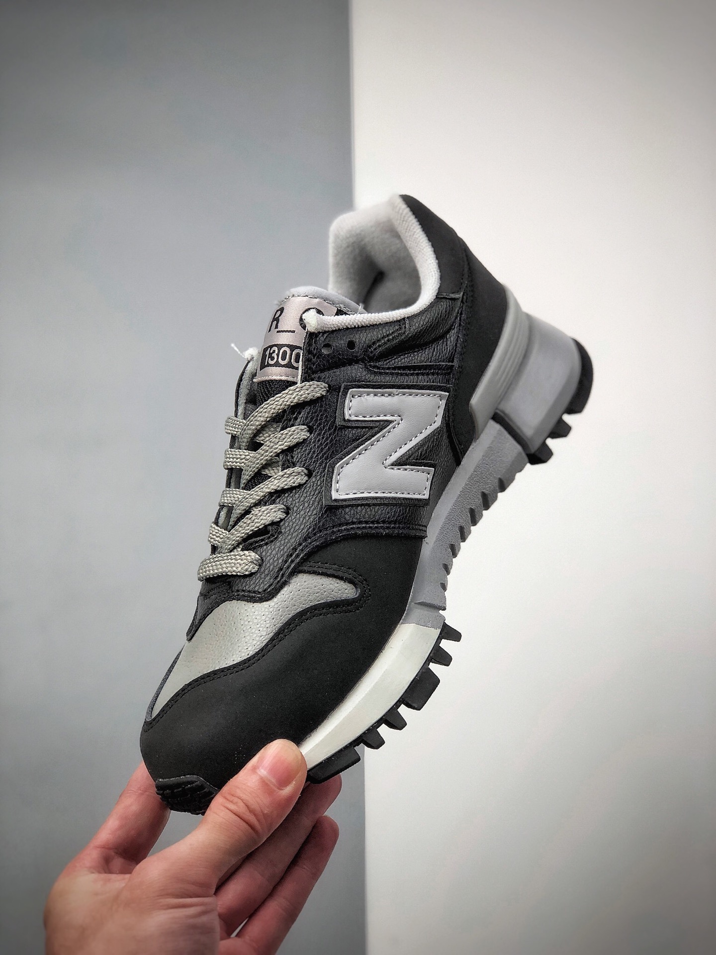 230 新百伦 New Balance 1300系列 复古休闲运动板鞋