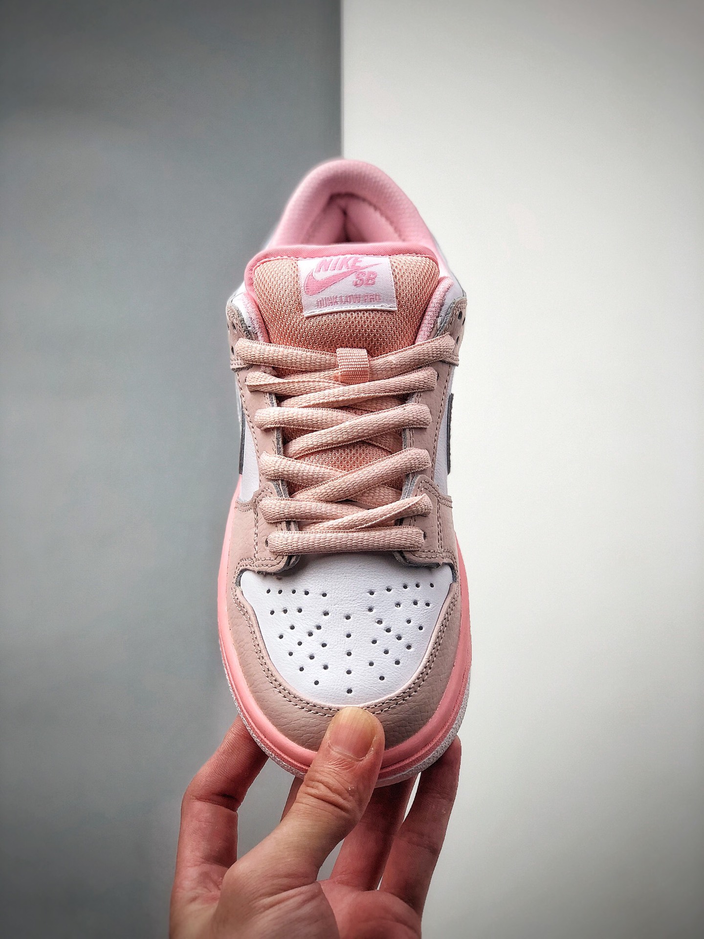 200  Nike SB Dunk Low 粉鸽子为了跟随美国日渐风靡街头文化BV1310-012