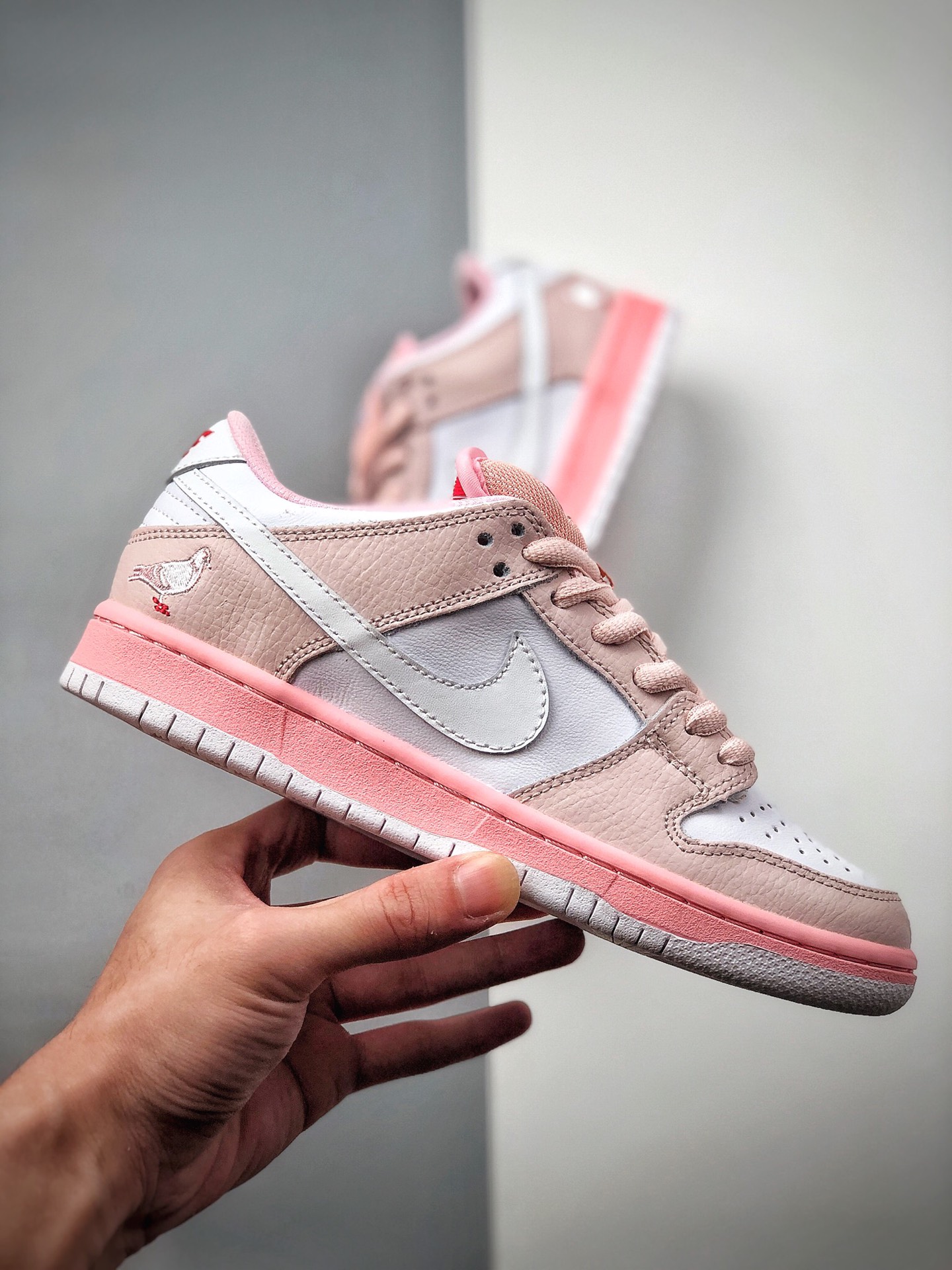 200  Nike SB Dunk Low 粉鸽子为了跟随美国日渐风靡街头文化BV1310-012