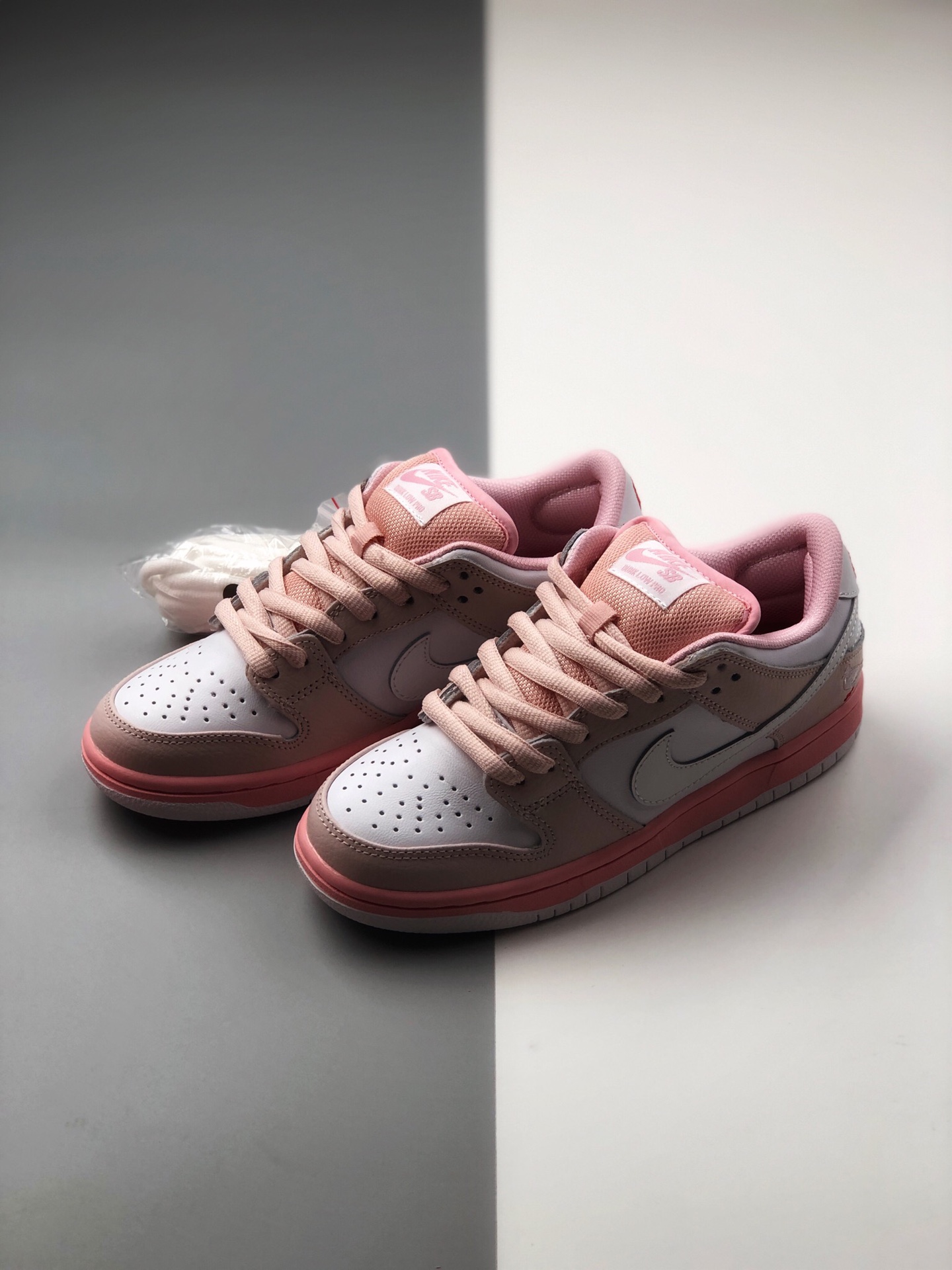 200  Nike SB Dunk Low 粉鸽子为了跟随美国日渐风靡街头文化BV1310-012