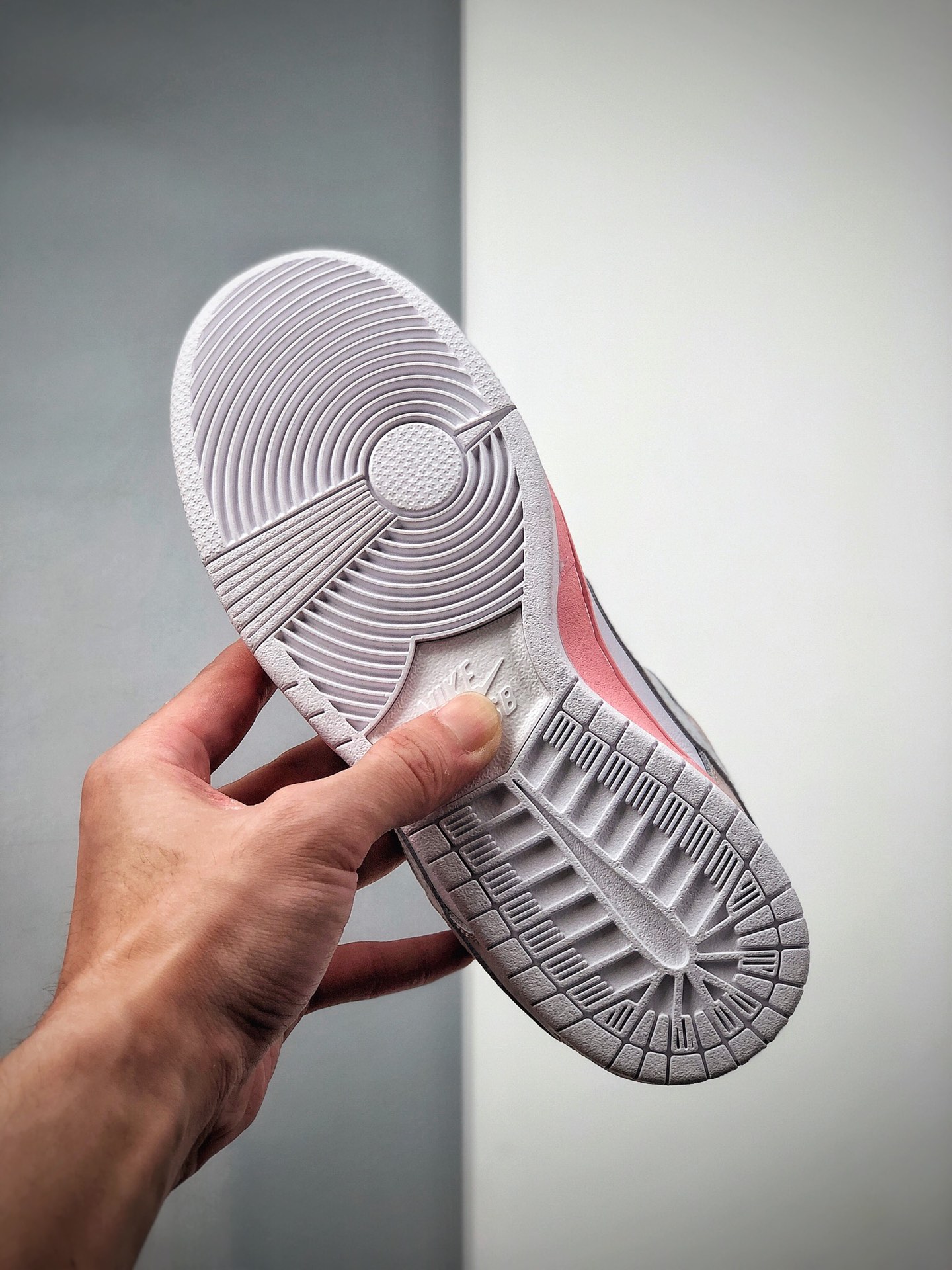 200  Nike SB Dunk Low 粉鸽子为了跟随美国日渐风靡街头文化BV1310-012