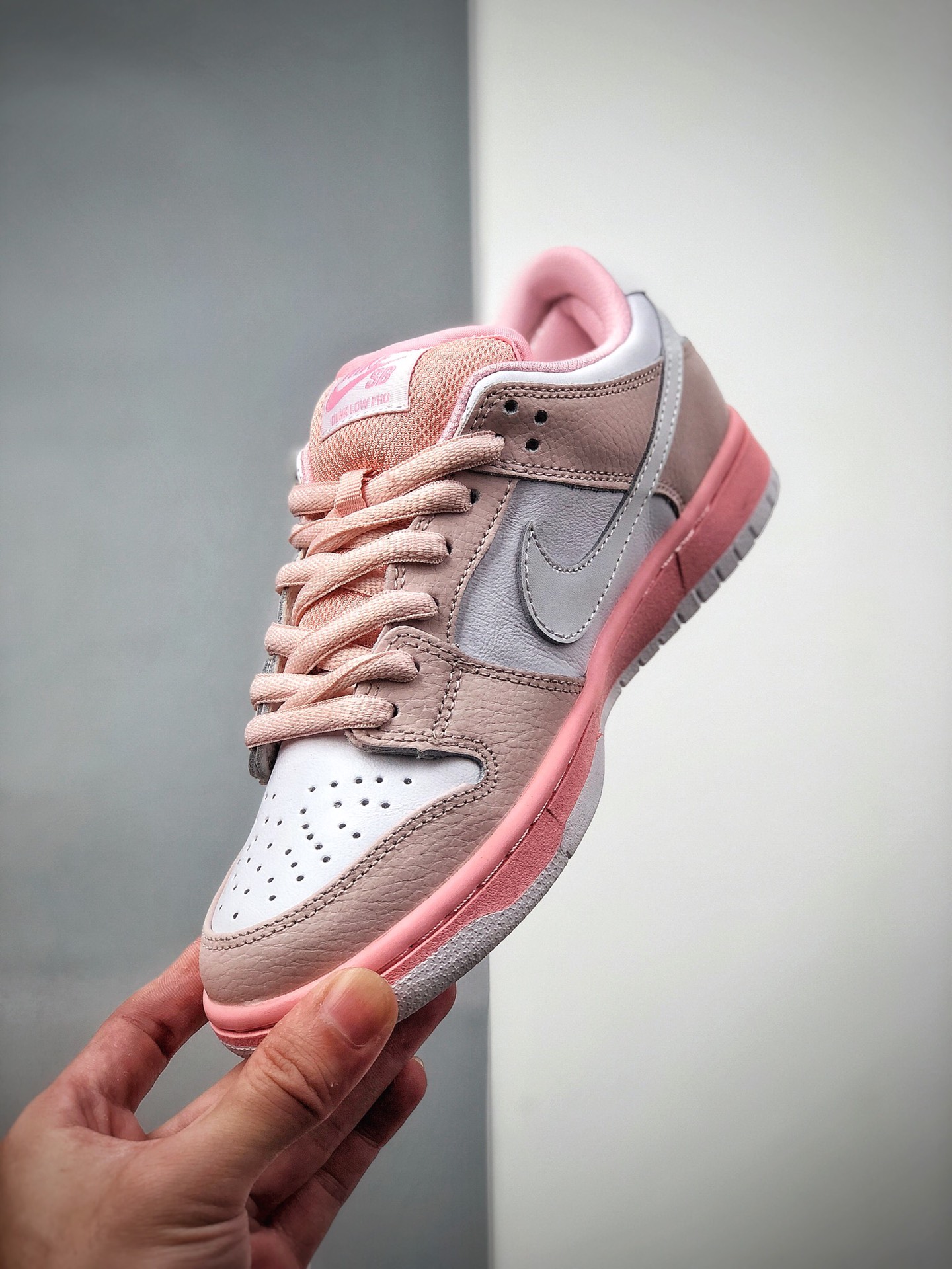 200  Nike SB Dunk Low 粉鸽子为了跟随美国日渐风靡街头文化BV1310-012