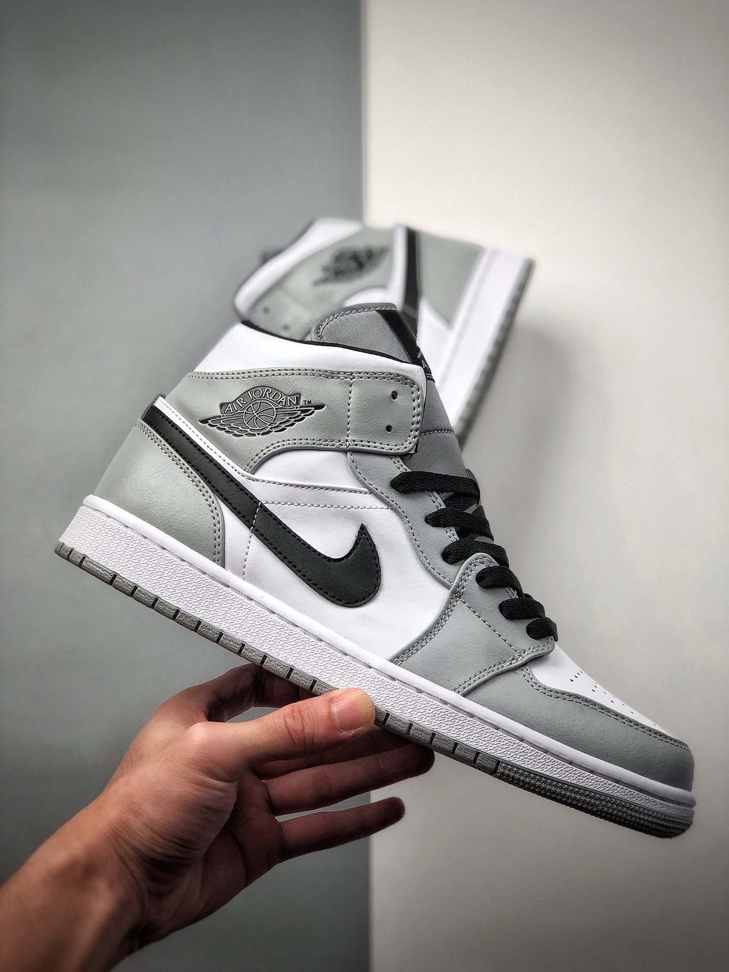 270 支持 Air Jordan 1 Mid 烟灰小影子554724-092
