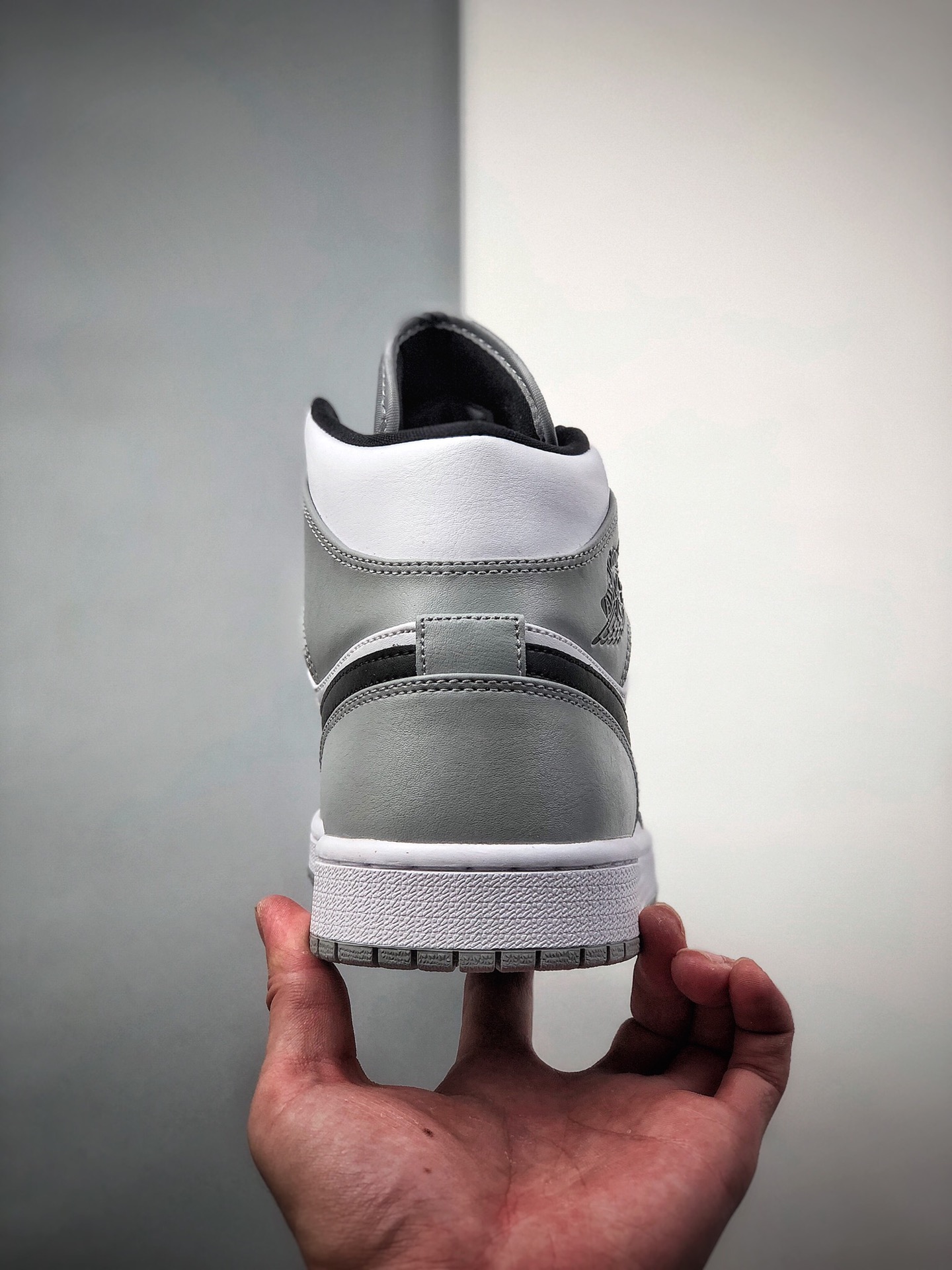 270 支持 Air Jordan 1 Mid 烟灰小影子554724-092