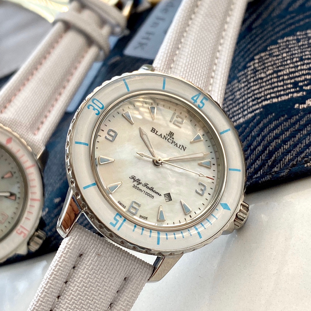 Red-Hot Women’s Wristwatch with Real Cow Belt and Stone Cores – Branding Details - 图片 6