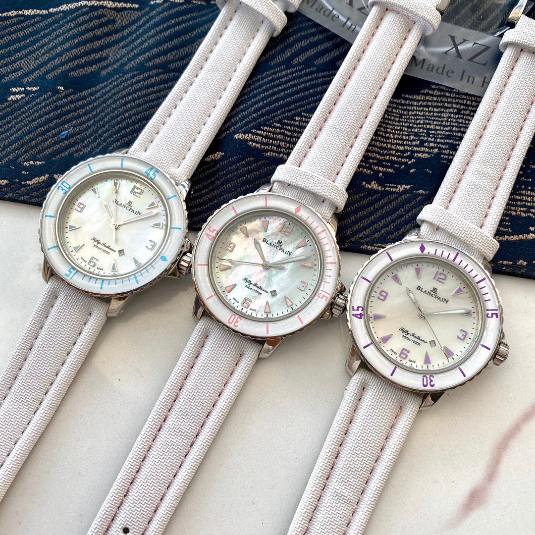 Red-Hot Women’s Wristwatch with Real Cow Belt and Stone Cores – Branding Details