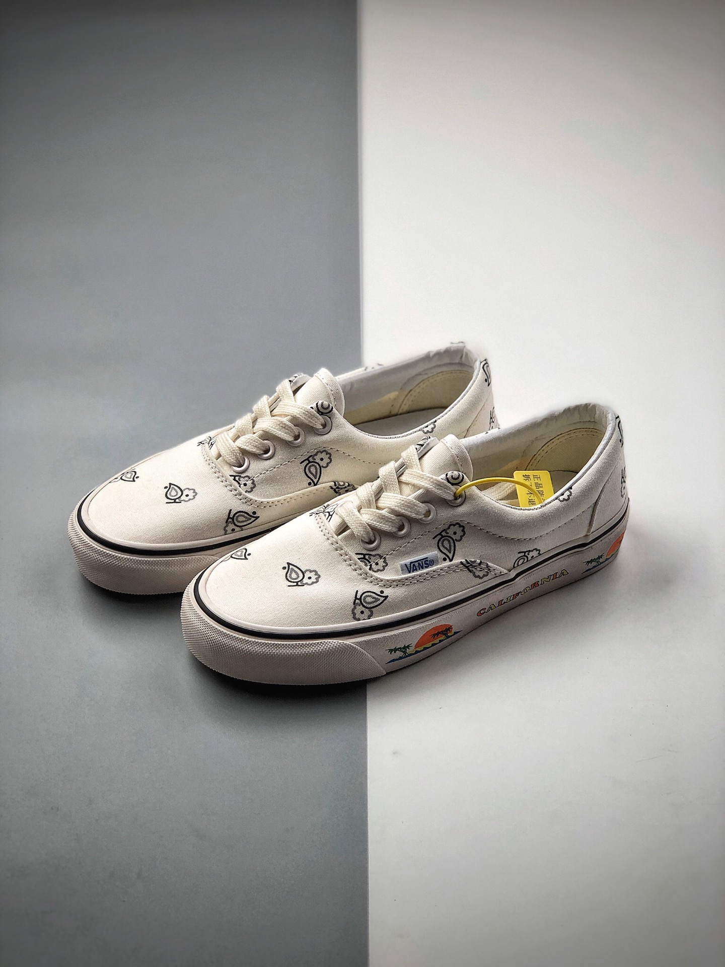150 Vans Vault OG Era LX 腰果花系列主色调搭配黑色/米色