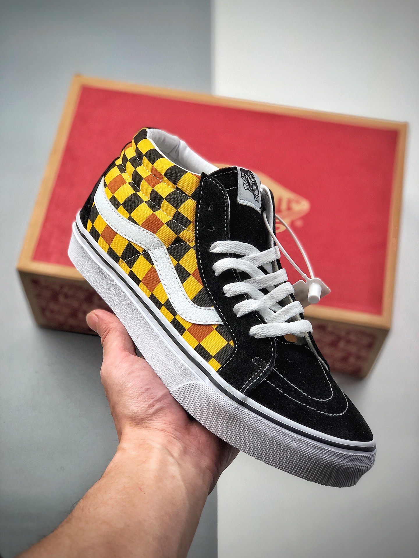 160  Vans万斯 新款中帮系列 黑红橘格子拼色