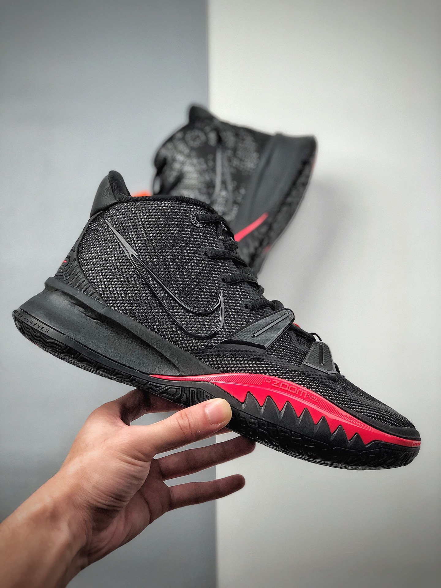 230 欧文全新七代 战靴耐克Nike Kyrie 7 PRE HEAT EP 欧文7代室内休闲运动中帮篮球鞋男鞋CQ9327-001