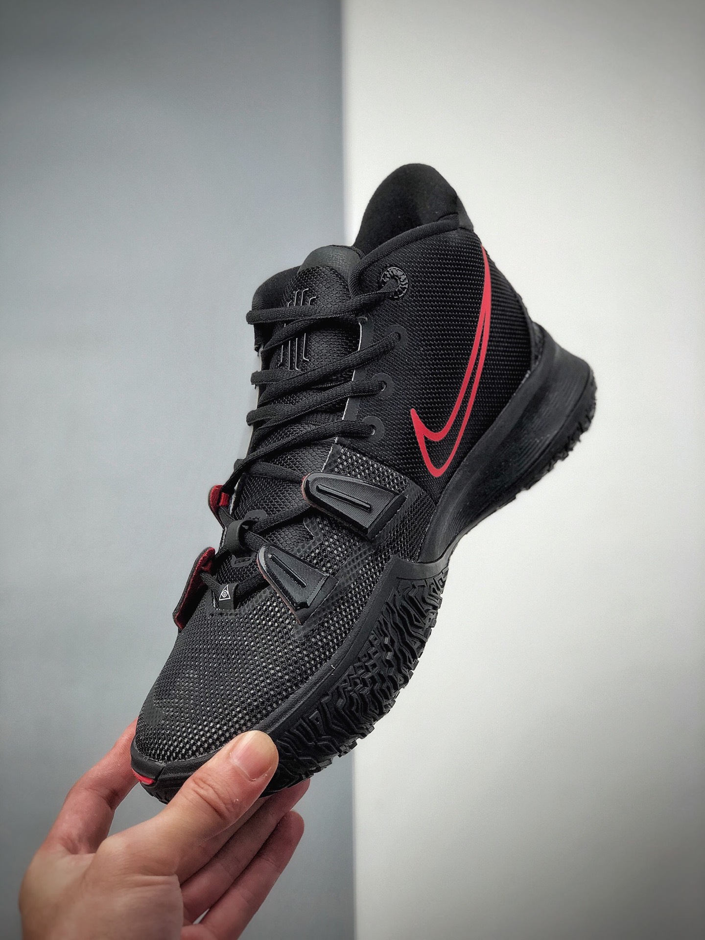 230 欧文全新七代 战靴耐克Nike Kyrie 7 PRE HEAT EP 欧文7代室内休闲运动中帮篮球鞋男鞋CQ9327-001