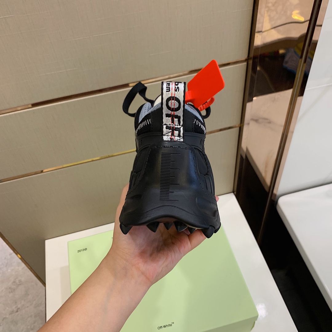 p270 齐色齐色齐色,颜色多多
OFF-WHITE 运动鞋
高版本非福建货
2020 春夏秀款球鞋正式发布独家上线曝光新配色高端版本出货/ 情侣款所有配件均通过定做出产正品裁片 原版比例大箭头定制网眼布双拼牛皮进口机器针车 数控针距精准做工不输大牌里层为高密度透气网眼布/垫脚羊皮私模重工抓地橡胶底 后跟坡度最贴切原版鞋型脱模
TPU大底
码数:男女情侣款35-45
厚底:约4CM 原盒包装配