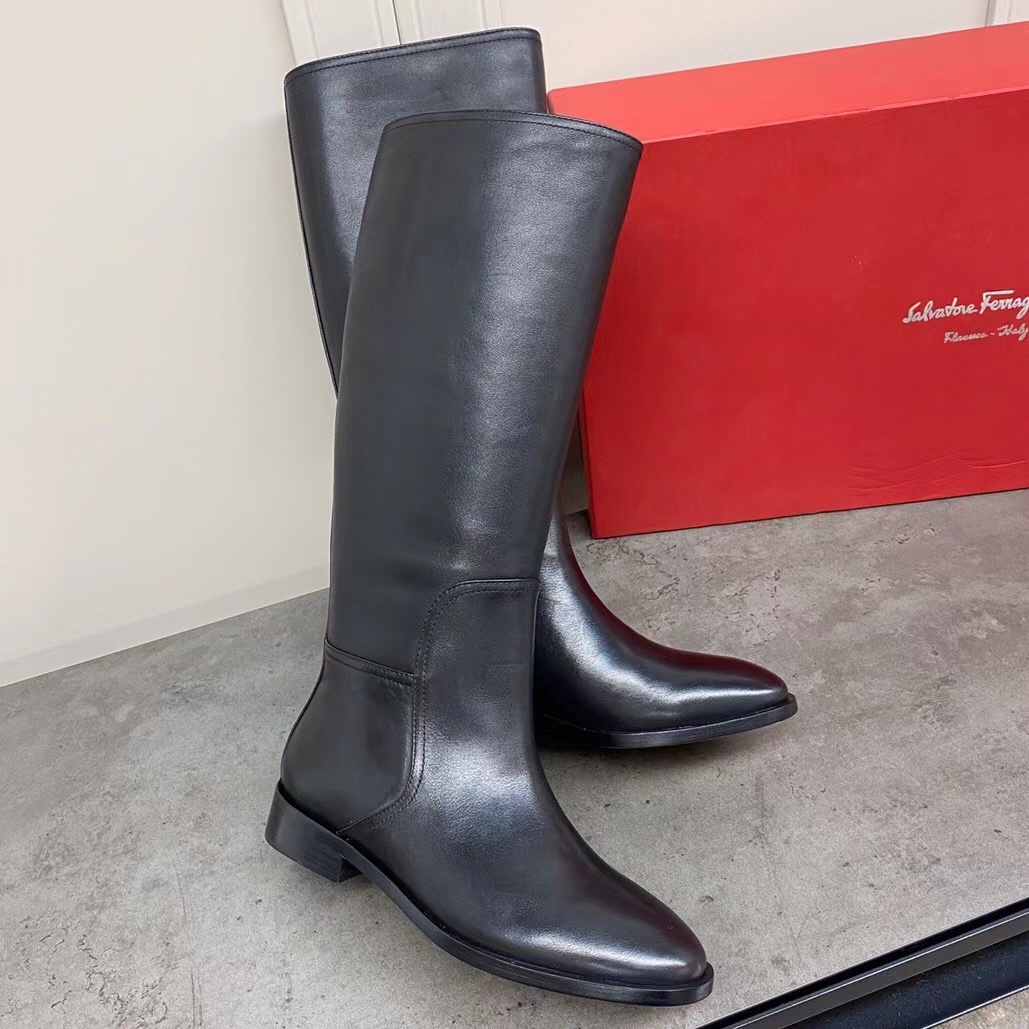 Salvatore Ferragamo Gancini Boots: Design, Materials, and Pricing - 图片 7