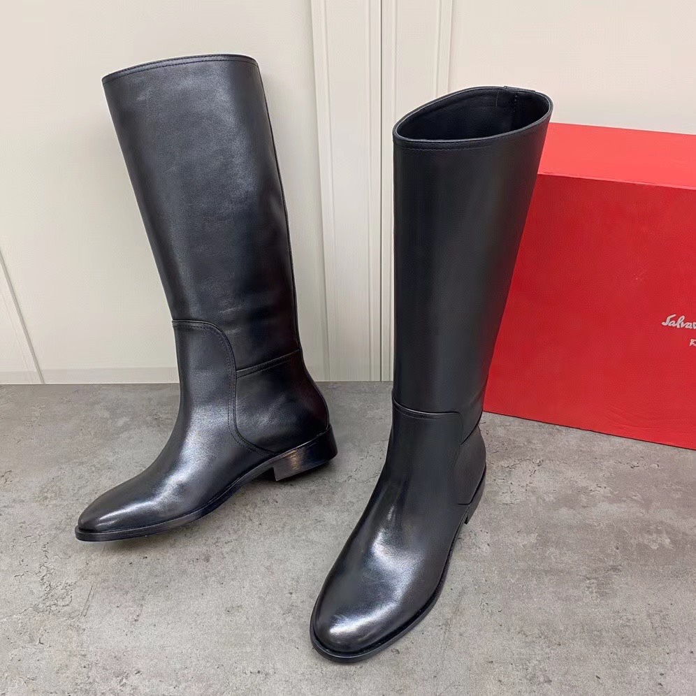 Salvatore Ferragamo Gancini Boots: Design, Materials, and Pricing - 图片 5