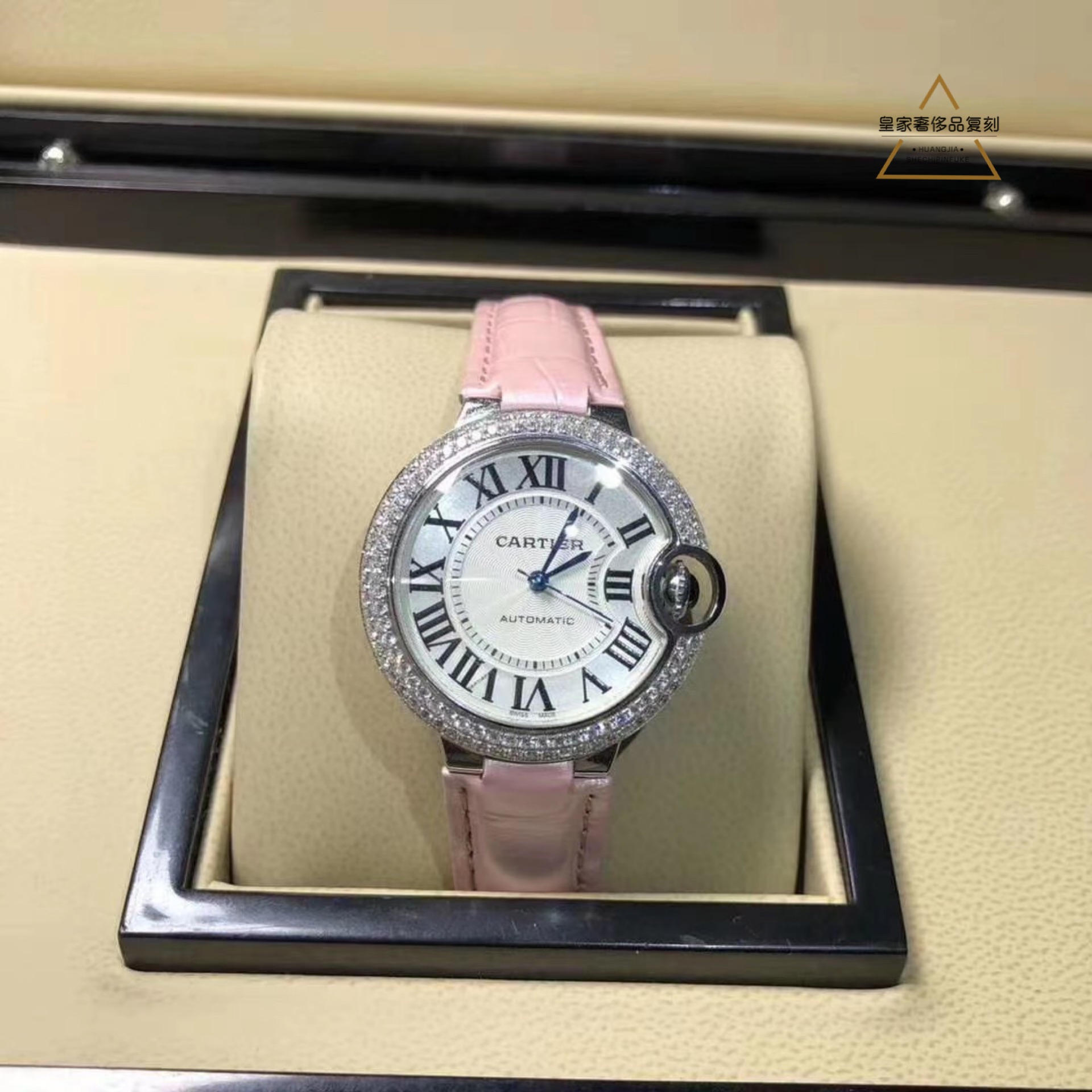 Cartier 卡地亚蓝气球系列33尺寸镶钻女表，可以配任何一种颜色鳄鱼皮