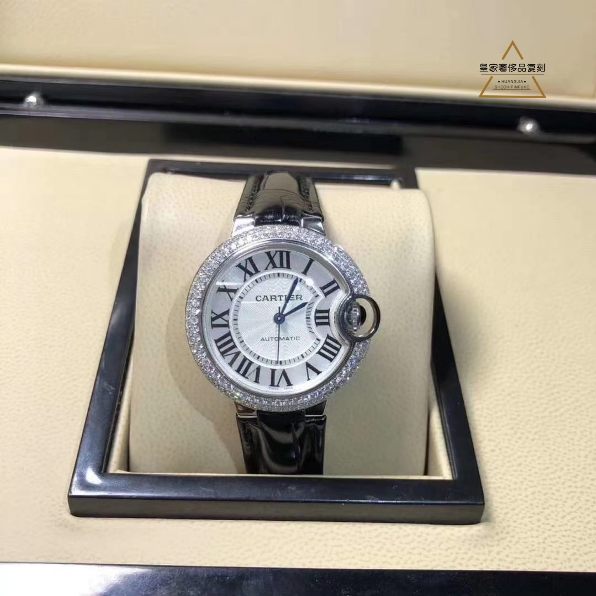 Cartier 卡地亚蓝气球系列33尺寸镶钻女表，可以配任何一种颜色鳄鱼皮