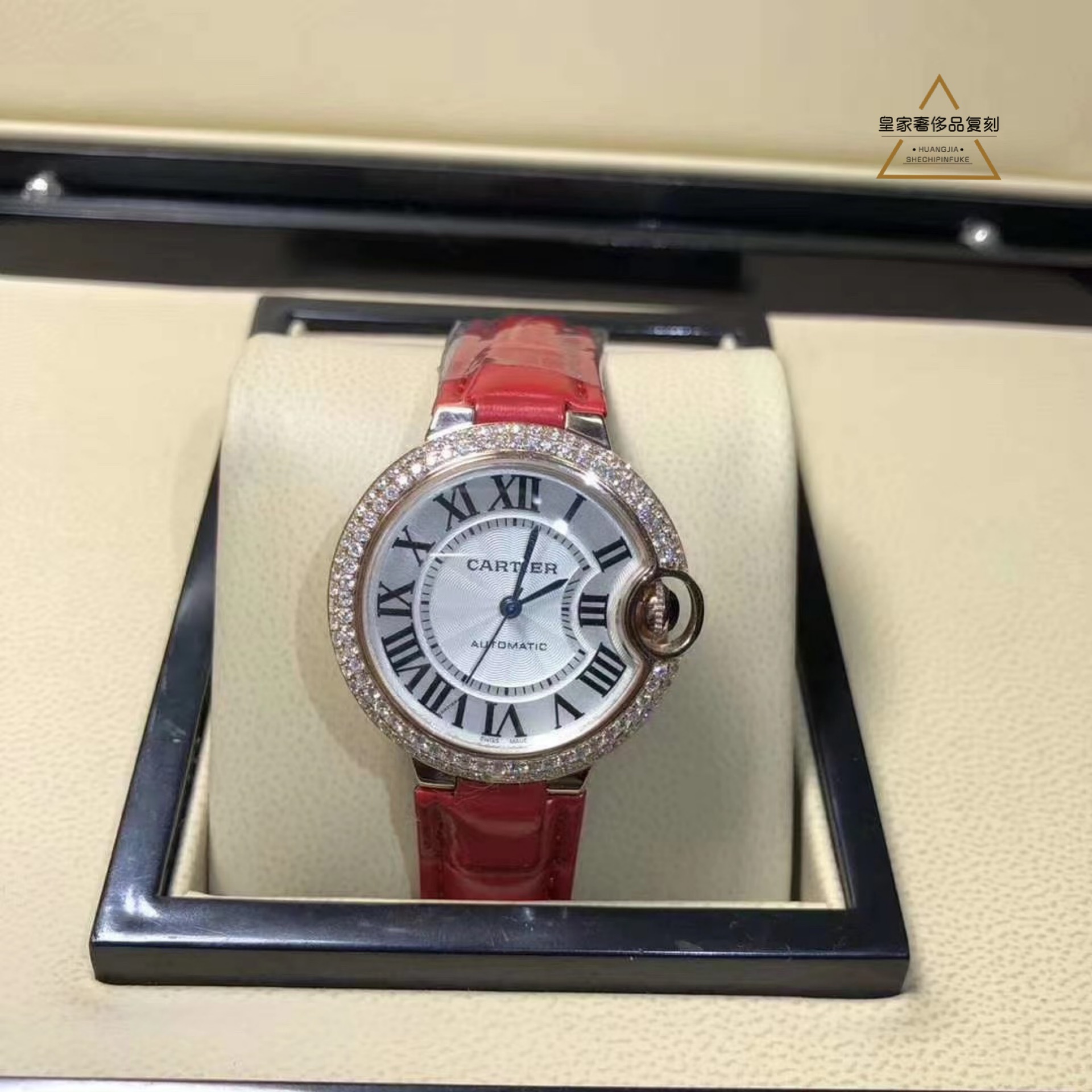 Cartier 卡地亚蓝气球系列33尺寸镶钻女表，可以配任何一种颜色鳄鱼皮