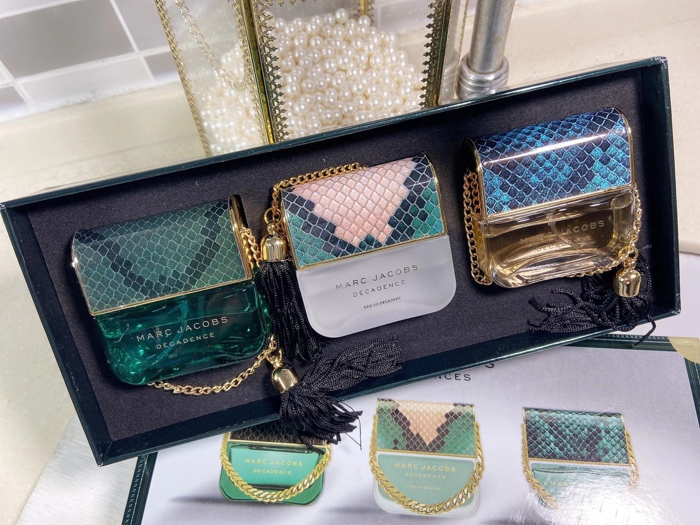 95💰原单品质
法国Marc Jacobs/马克雅可布 香水3件套 25MLX3💝💝Daisy手提款～😱😱Daisy的外包装设计独具匠心👻👻。更高档的包装设计，送人首选❤❤情人节礼物🎁首选